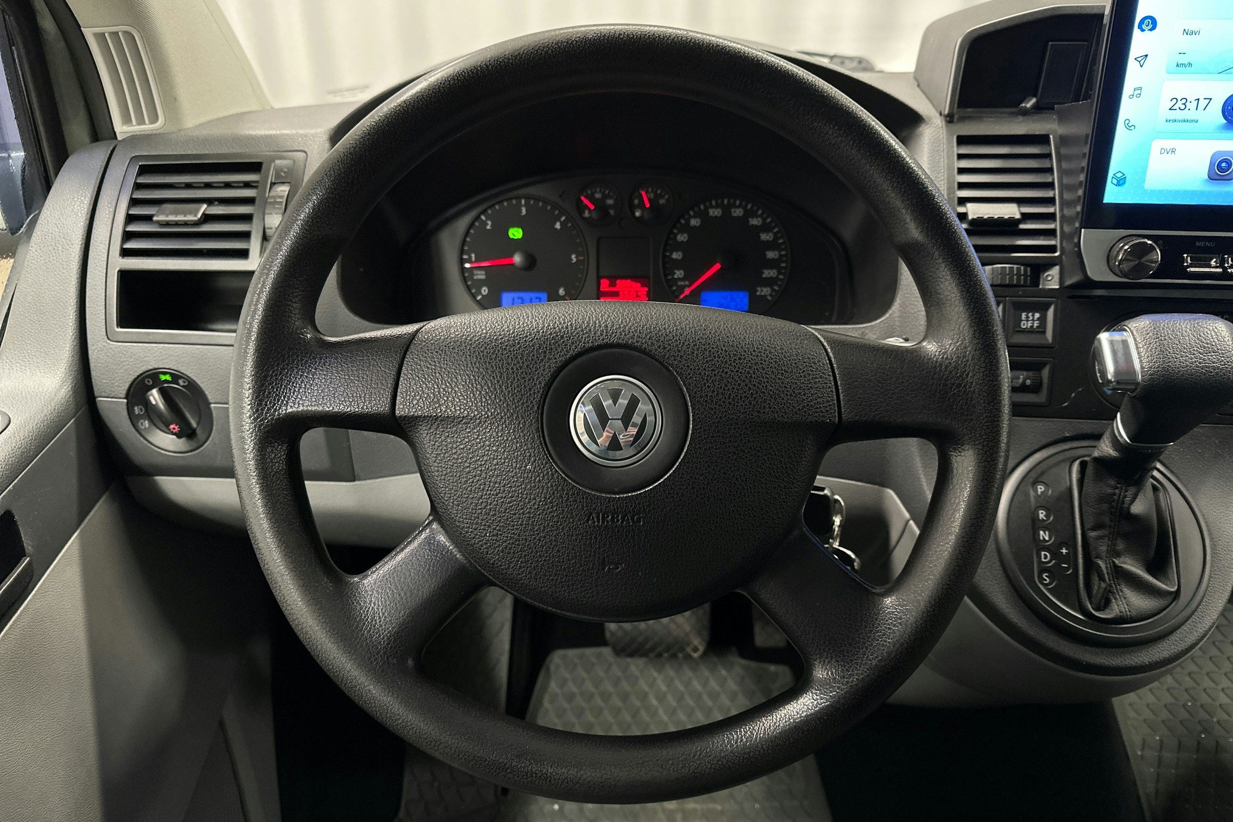 vihreä Volkswagen Transporter 2009 kuva 17.