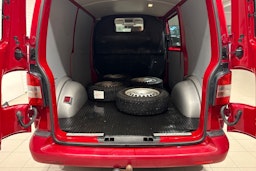 punainen Volkswagen Transporter 2009 kuva 15.