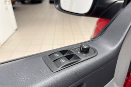 punainen Volkswagen Transporter 2009 kuva 18.