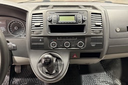 punainen Volkswagen Transporter 2009 kuva 19.