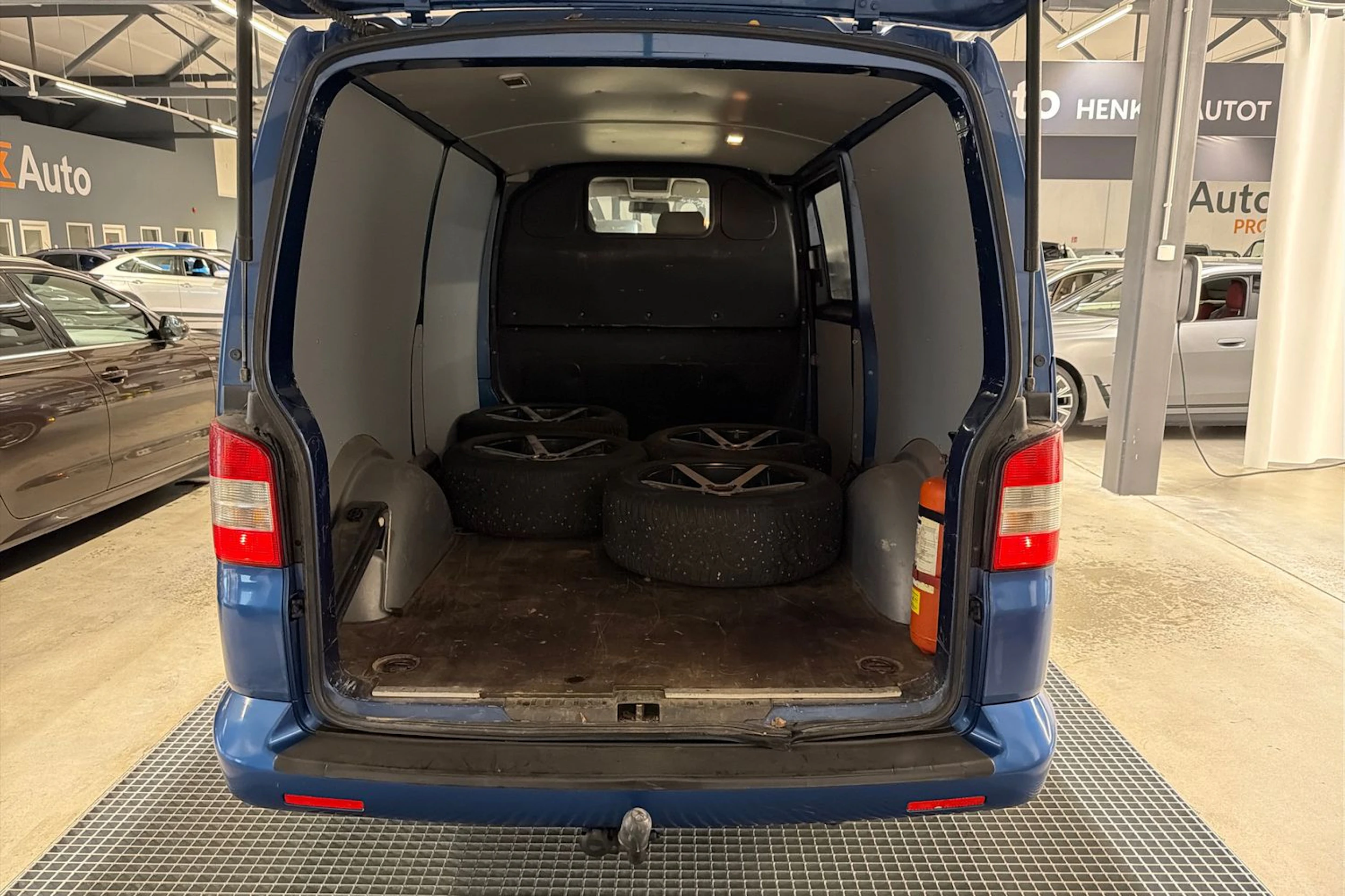sininen Volkswagen Transporter 2009 kuva 6.