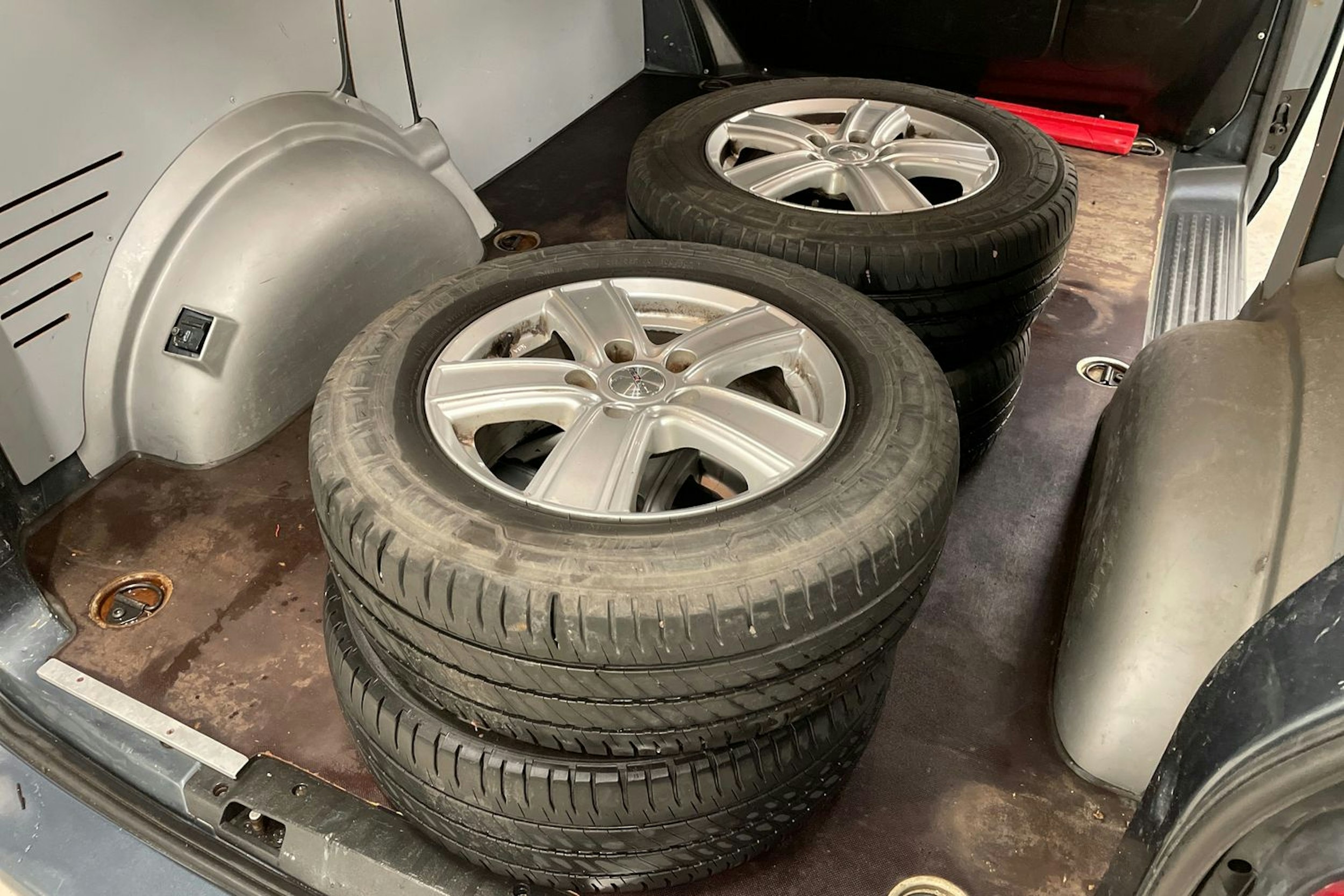 harmaa Volkswagen Transporter 2009 kuva 16.