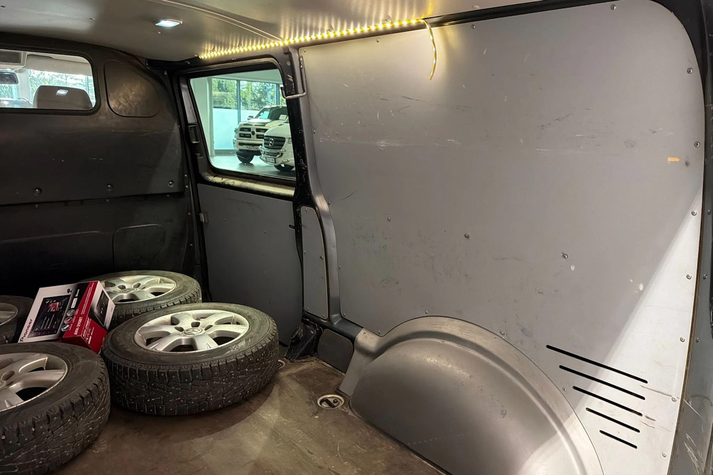 harmaa Volkswagen Transporter 2009 kuva 33.