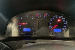 punainen Volkswagen Transporter 2009 kuva 13.