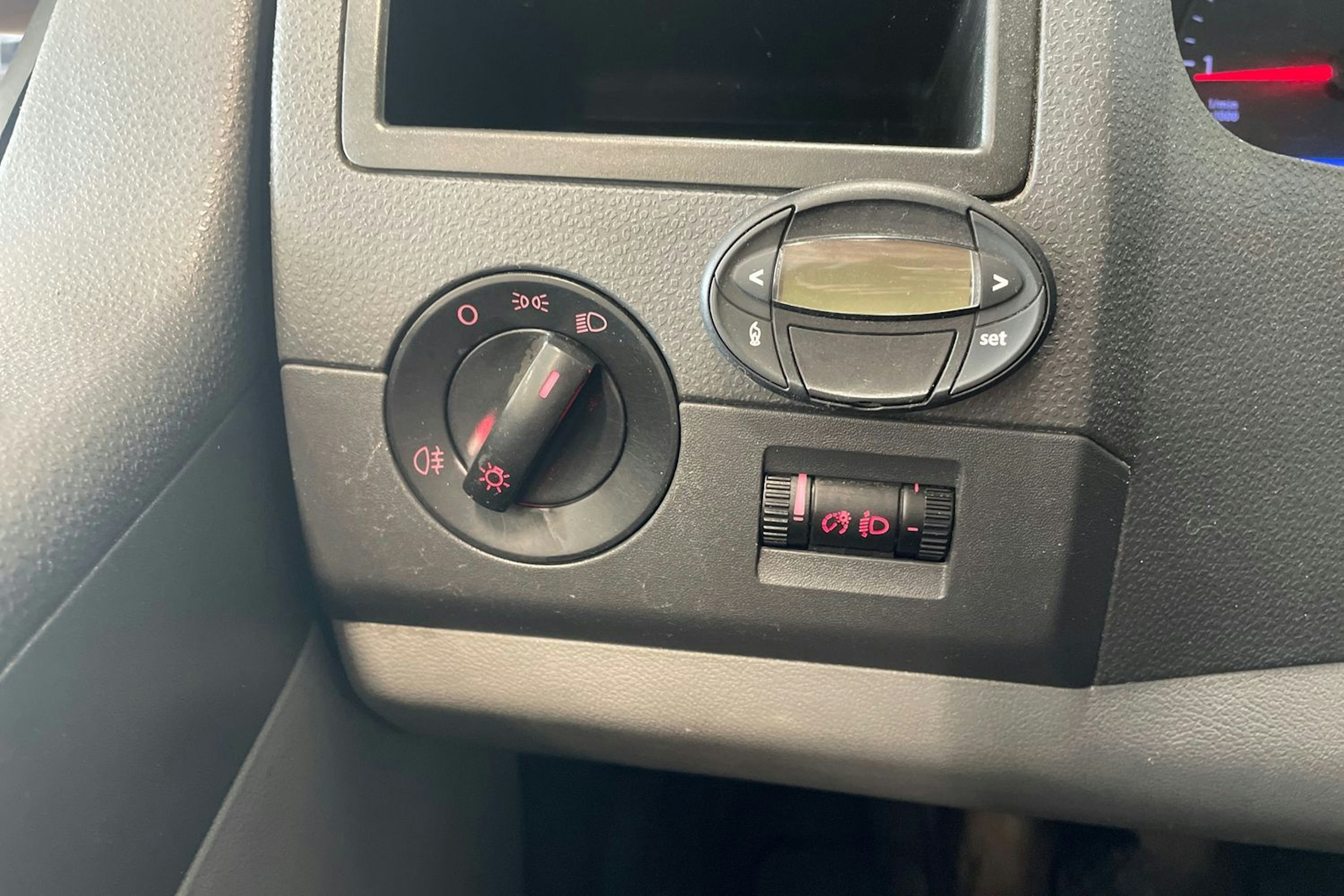 punainen Volkswagen Transporter 2009 kuva 14.