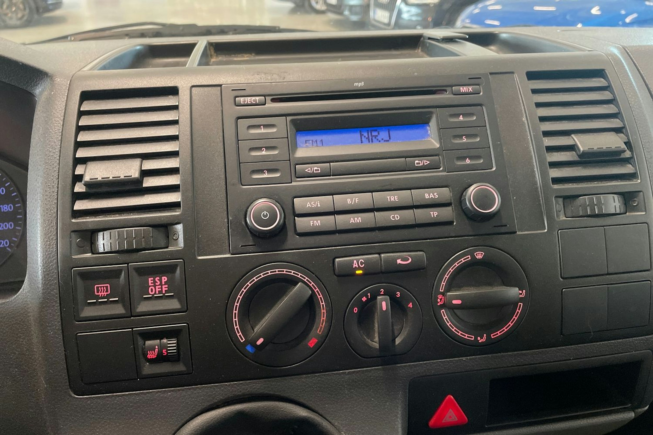 punainen Volkswagen Transporter 2009 kuva 16.