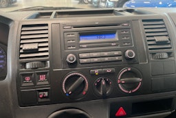 punainen Volkswagen Transporter 2009 kuva 16.