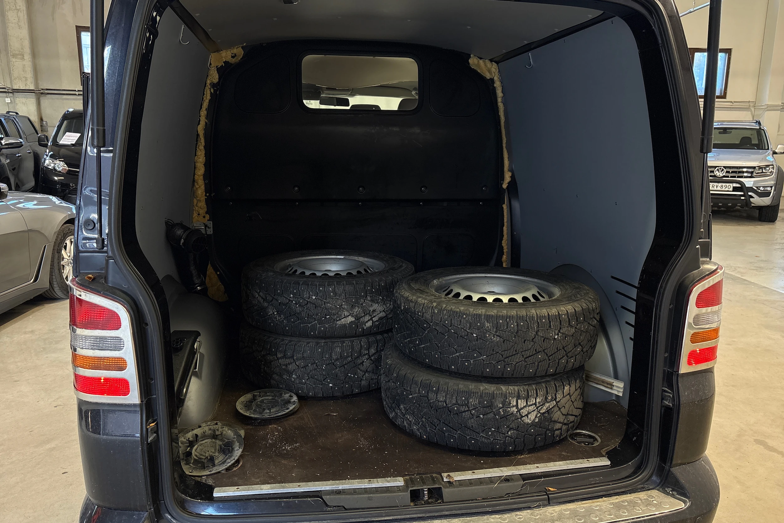 musta Volkswagen Transporter 2009 kuva 5.