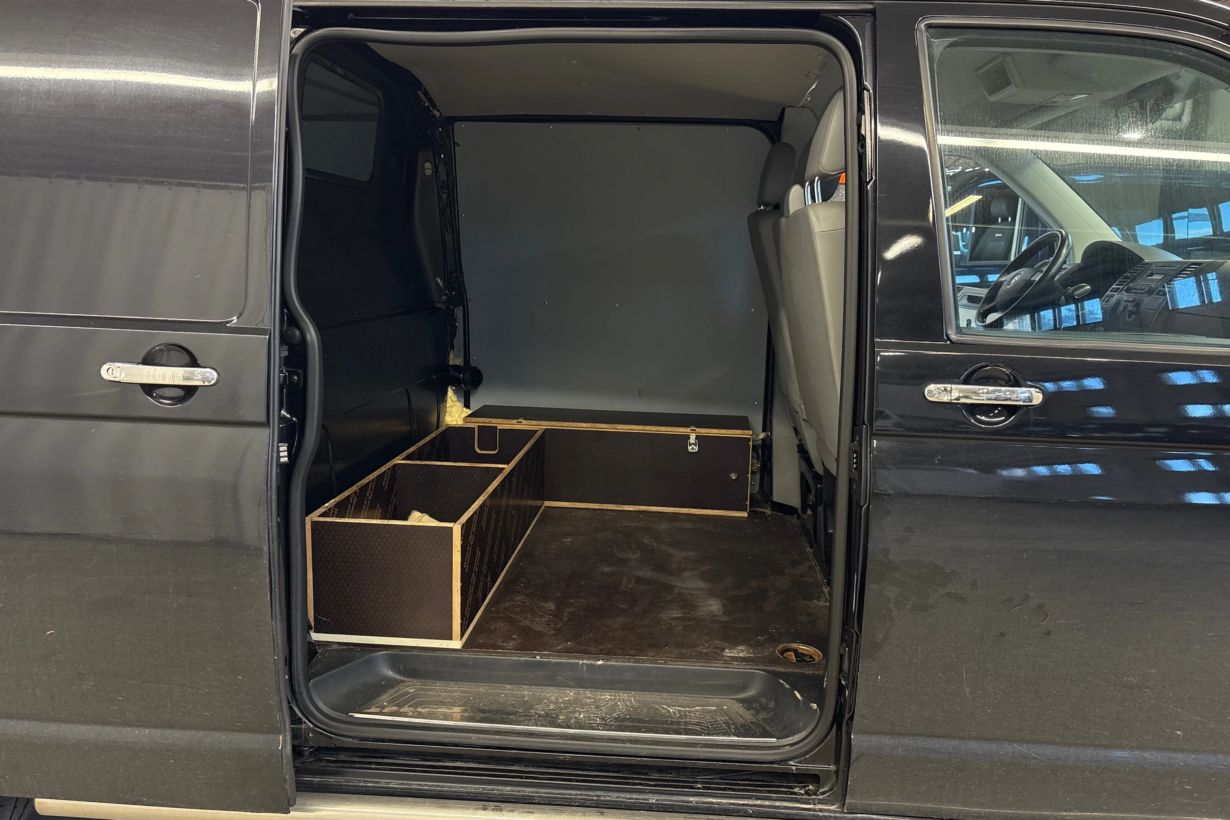 musta Volkswagen Transporter 2009 kuva 7.