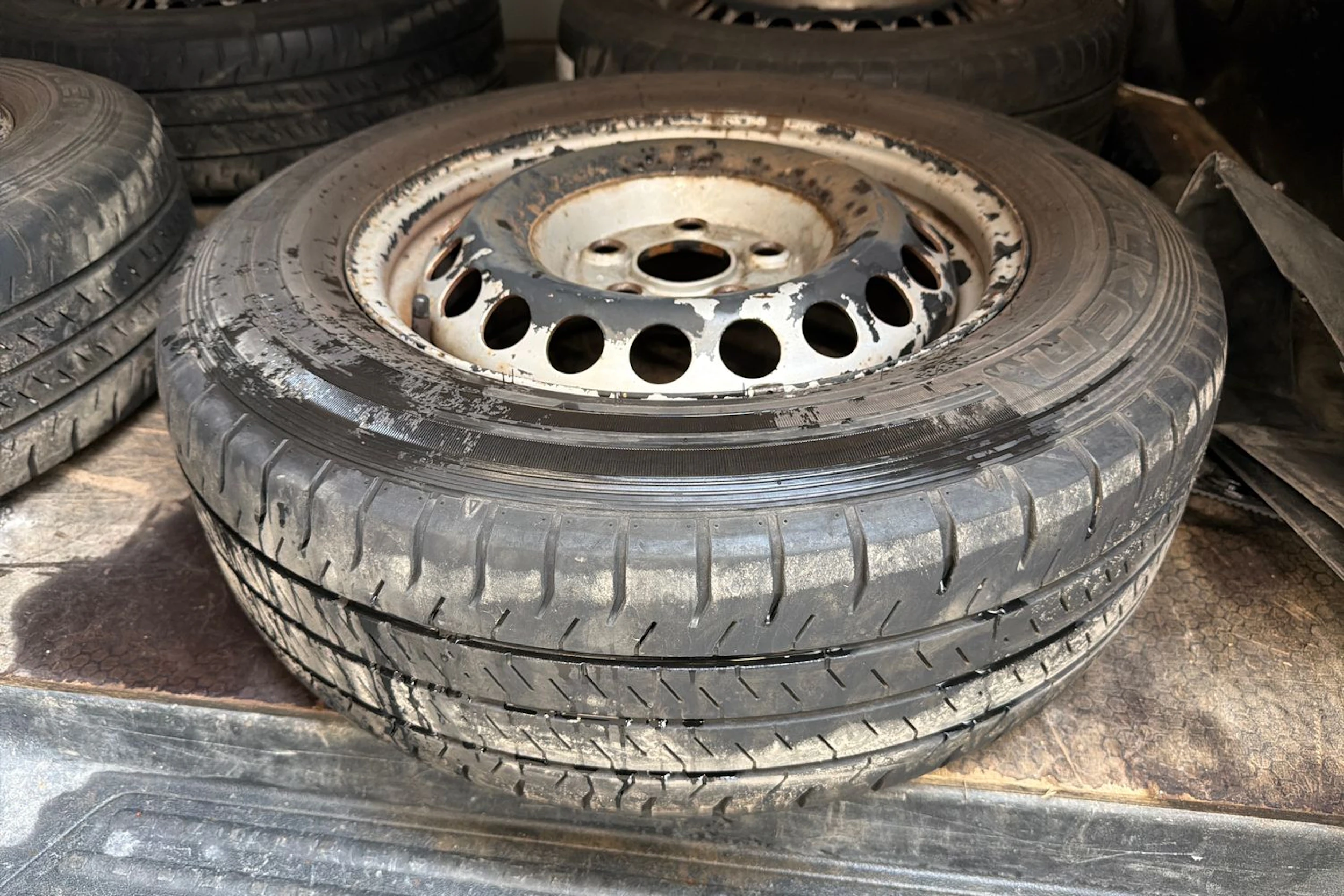 valkoinen Volkswagen Transporter 2010 kuva 10.