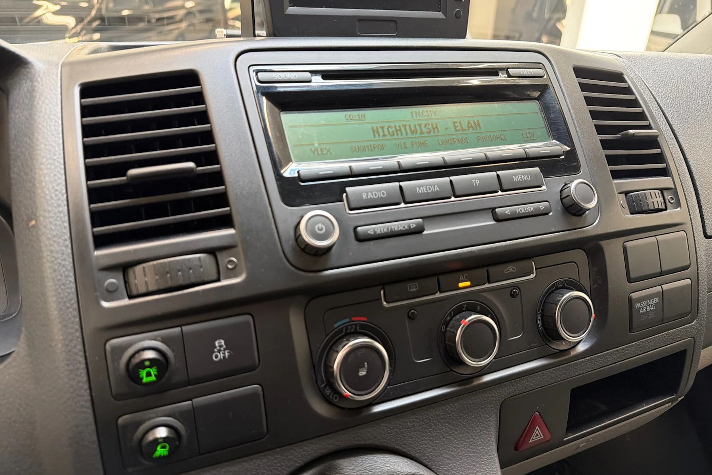 valkoinen Volkswagen Transporter 2010 kuva 12.