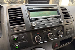 valkoinen Volkswagen Transporter 2010 kuva 12.