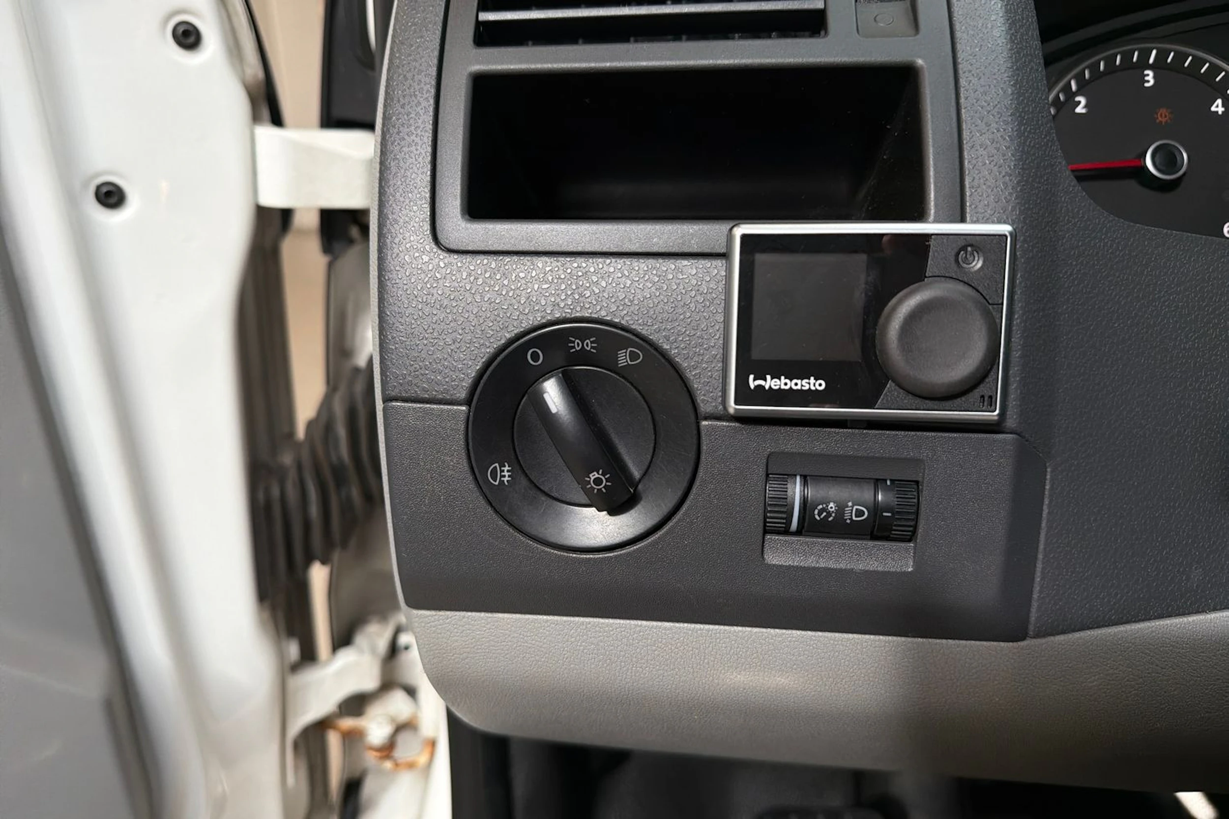 valkoinen Volkswagen Transporter 2010 kuva 14.