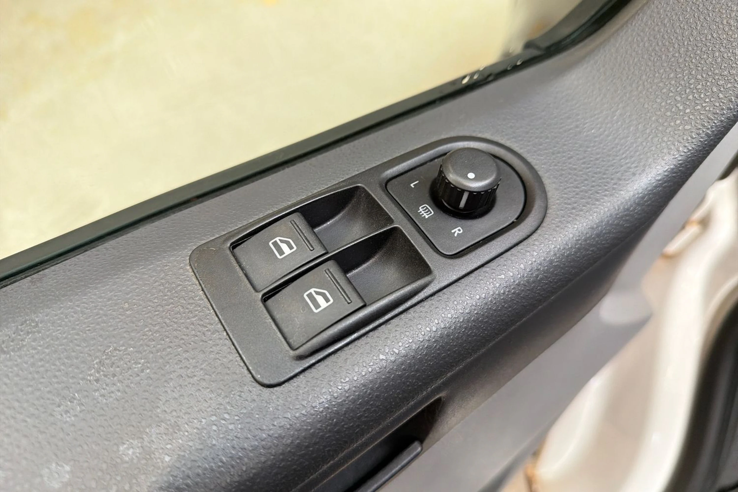 valkoinen Volkswagen Transporter 2010 kuva 17.