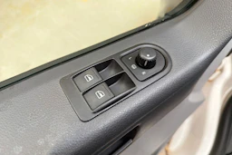 valkoinen Volkswagen Transporter 2010 kuva 17.