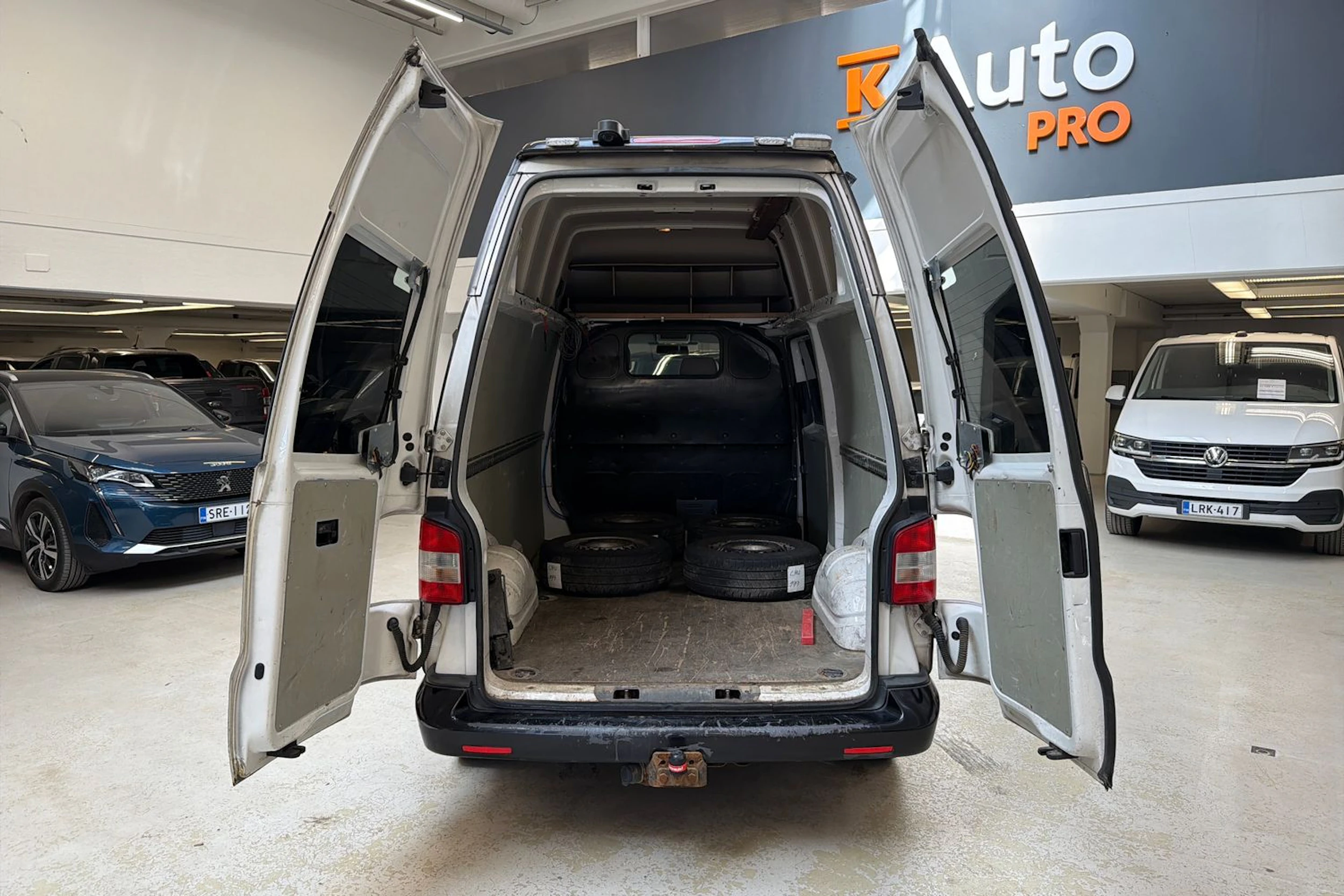 valkoinen Volkswagen Transporter 2010 kuva 19.