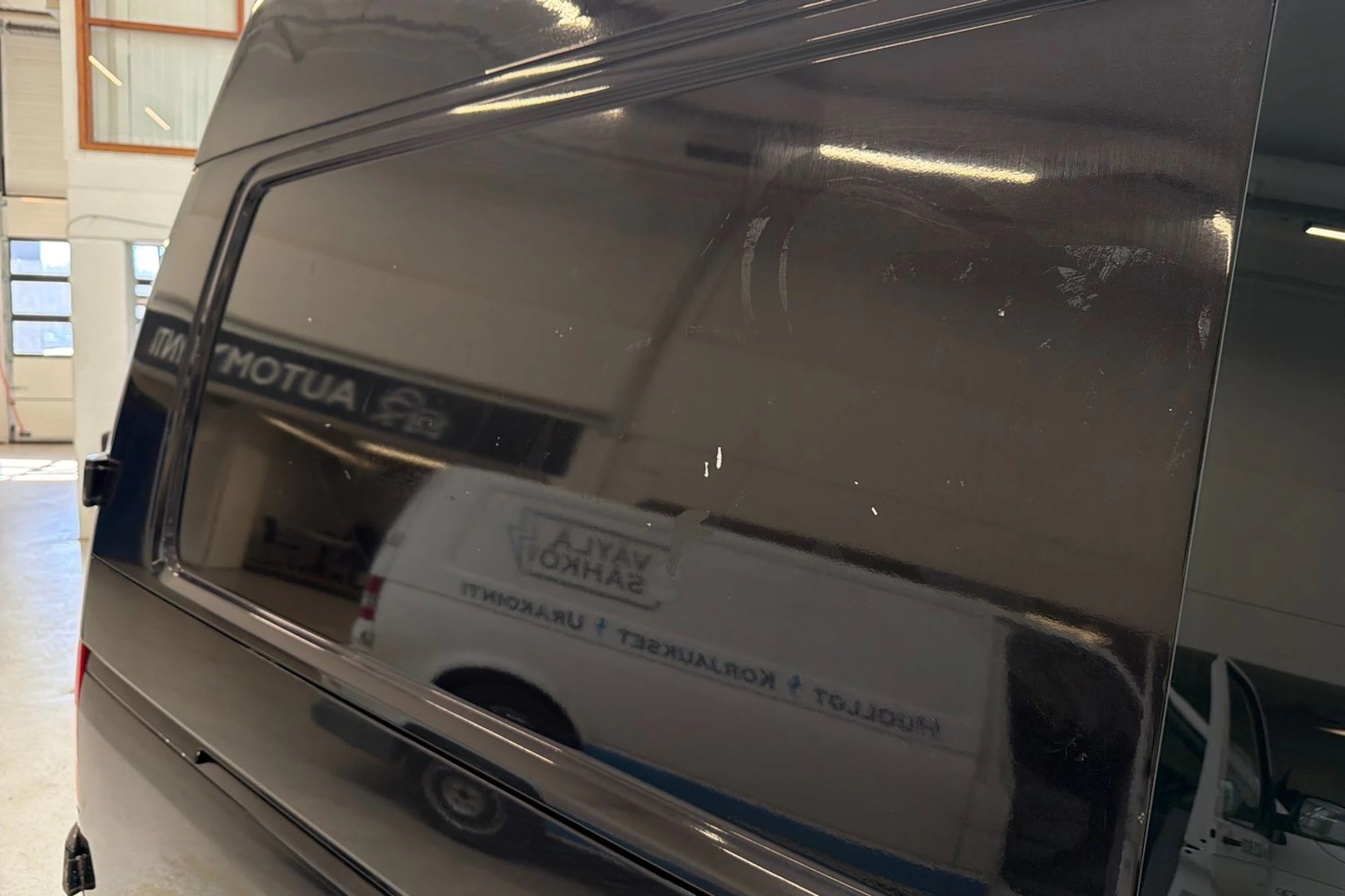 valkoinen Volkswagen Transporter 2010 kuva 29.