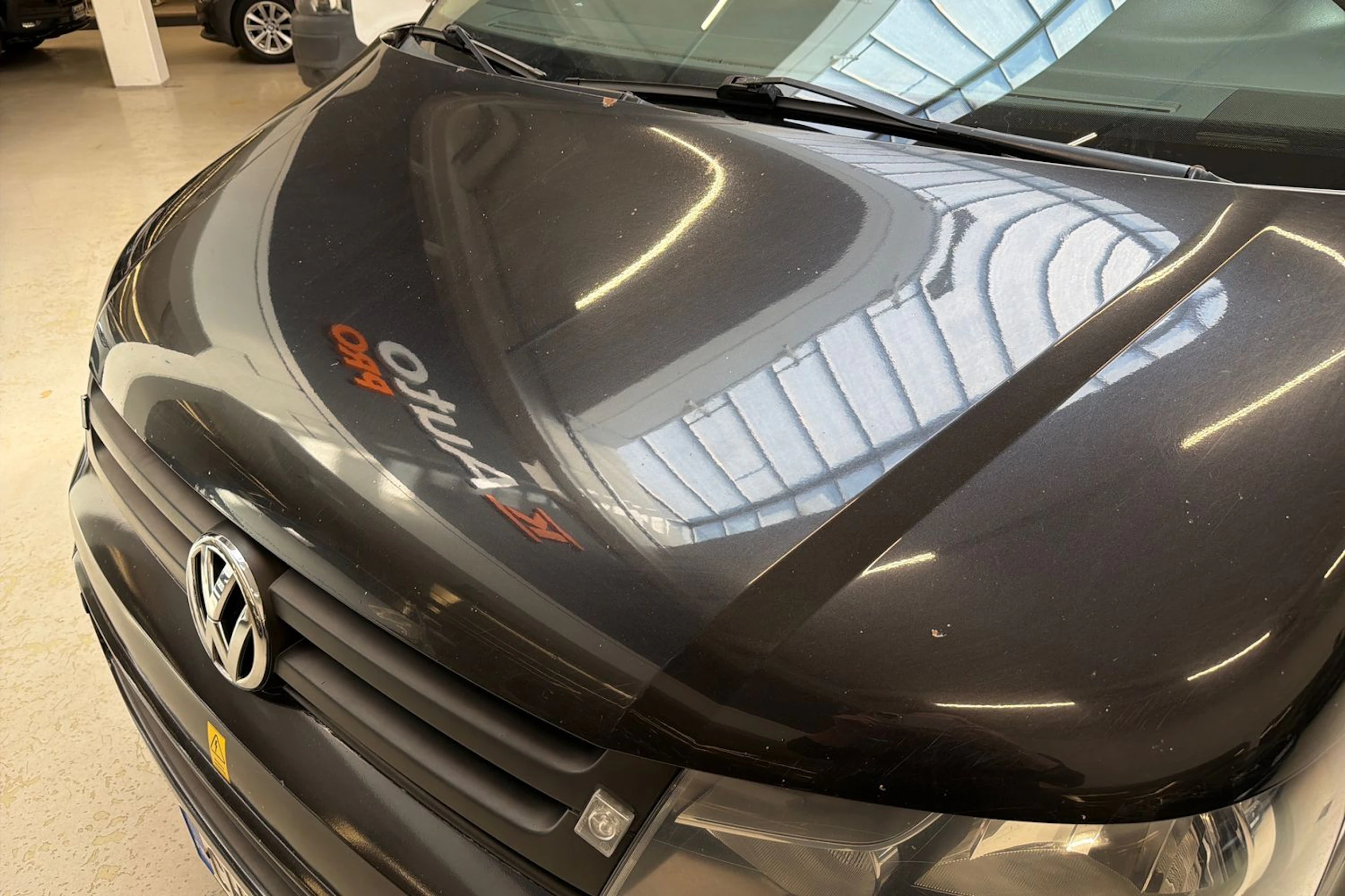 valkoinen Volkswagen Transporter 2010 kuva 36.