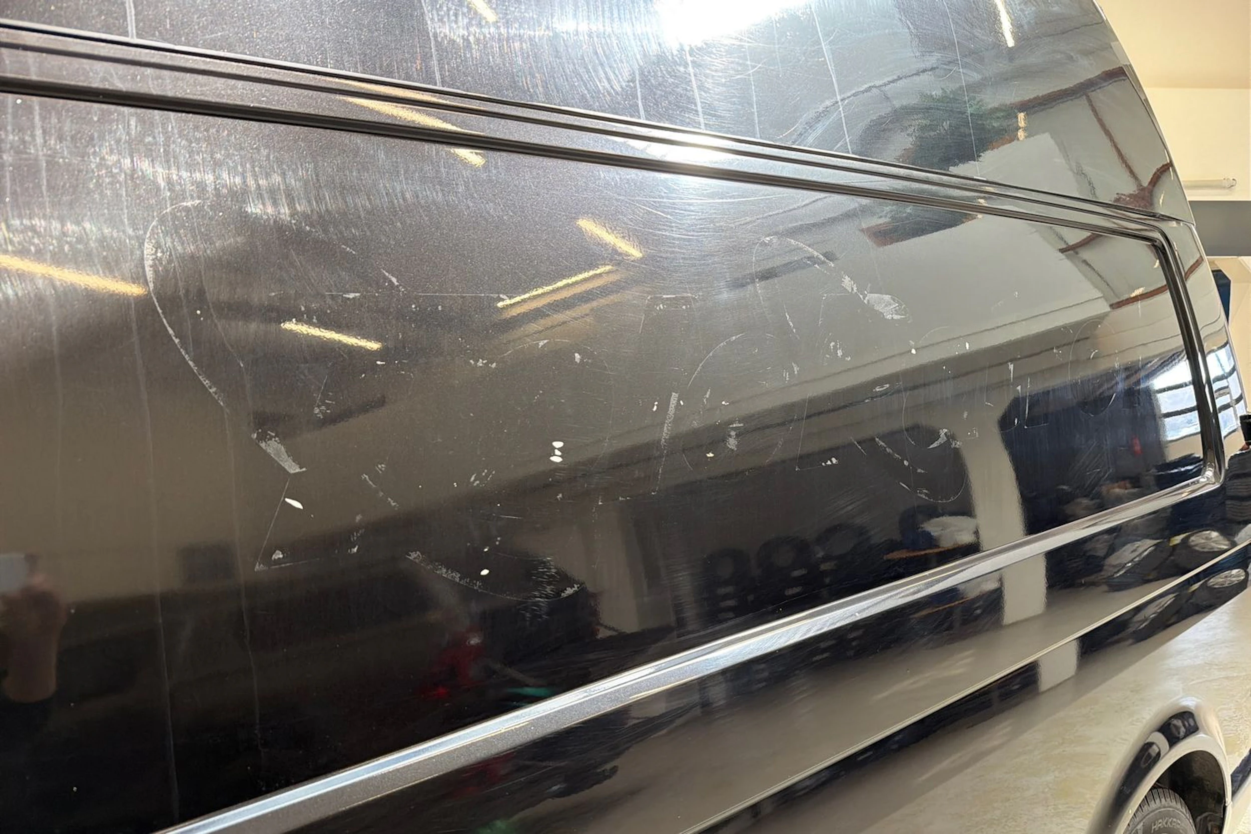 valkoinen Volkswagen Transporter 2010 kuva 41.