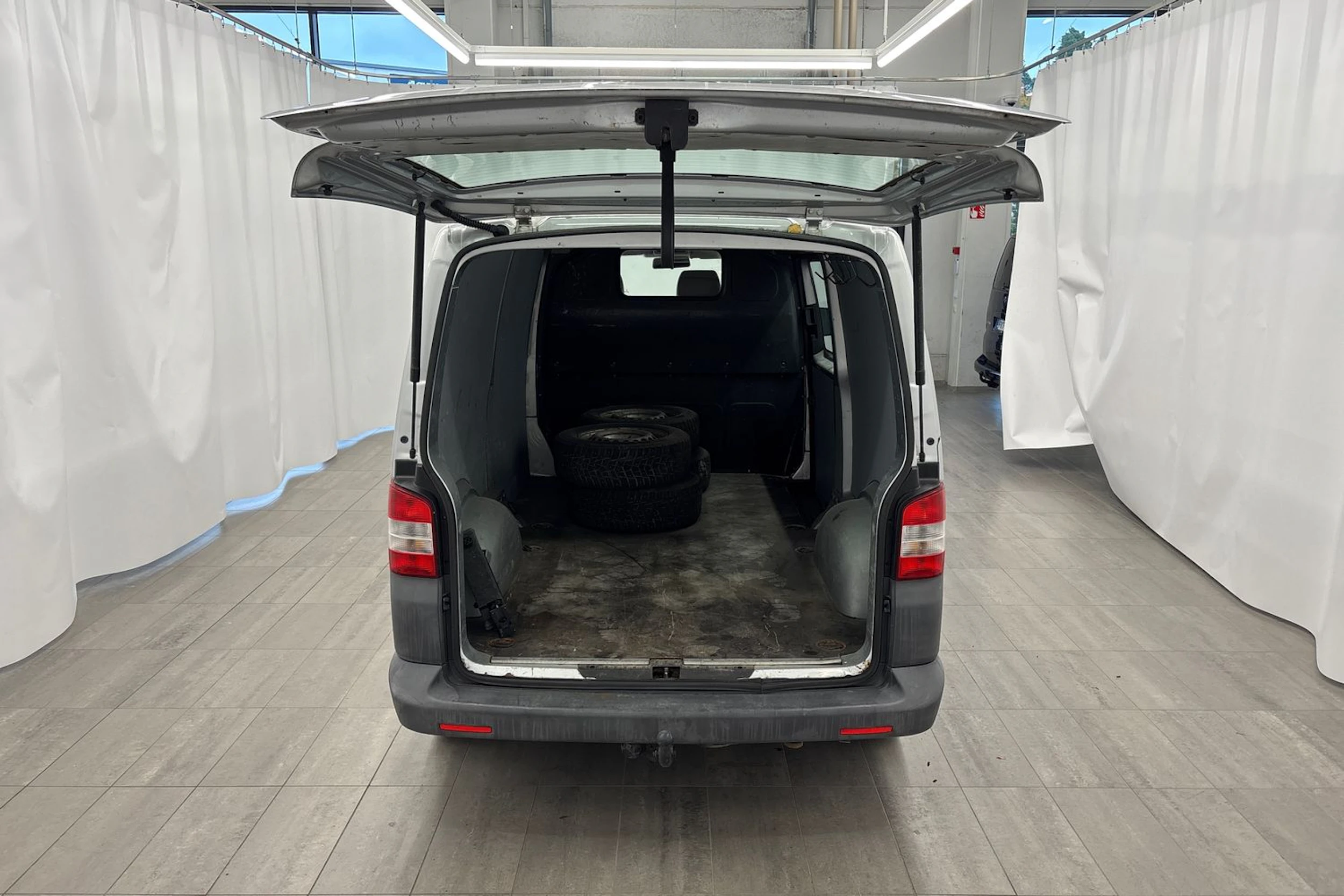 harmaa Volkswagen Transporter 2010 kuva 10.