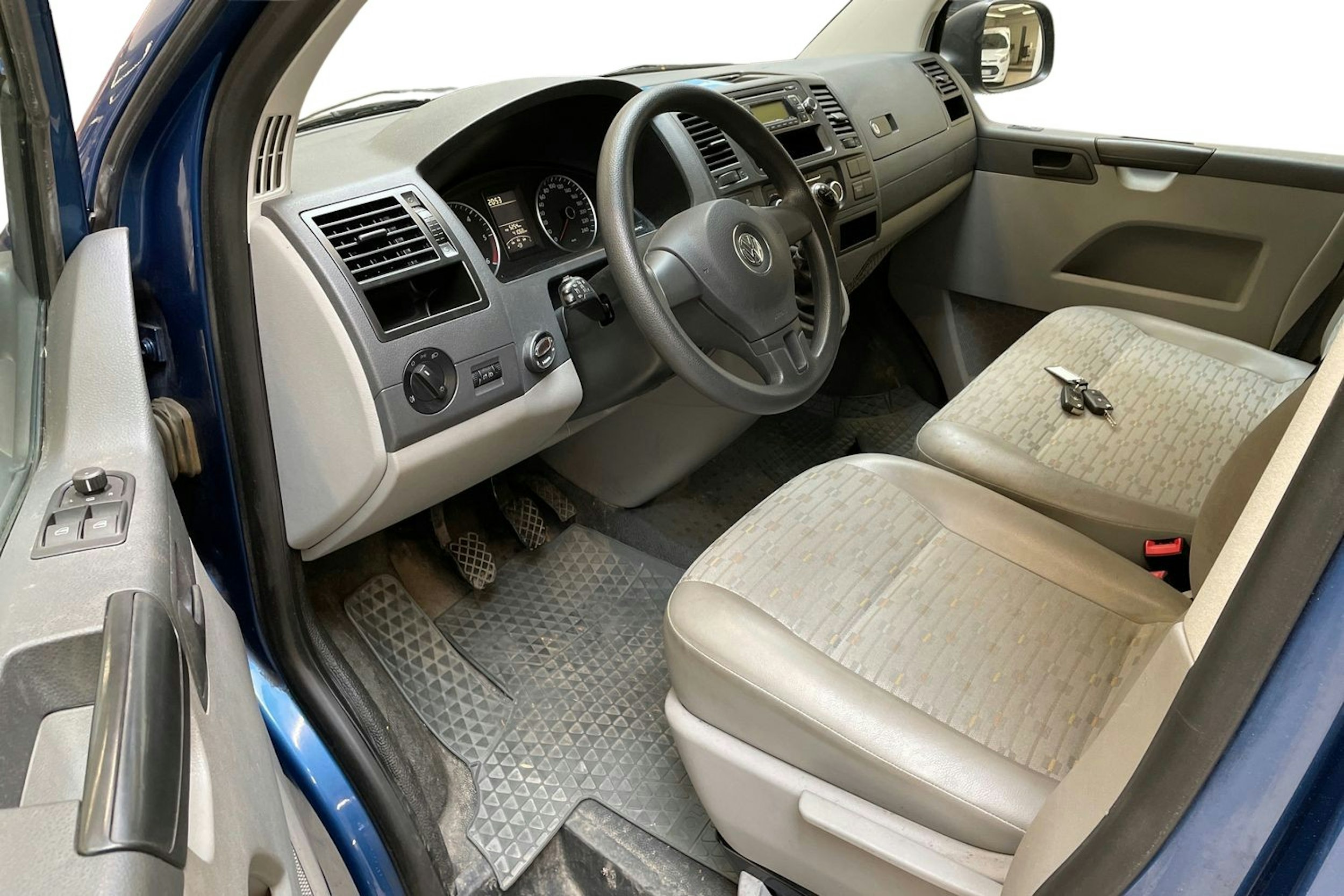sininen Volkswagen Transporter 2010 kuva 3.