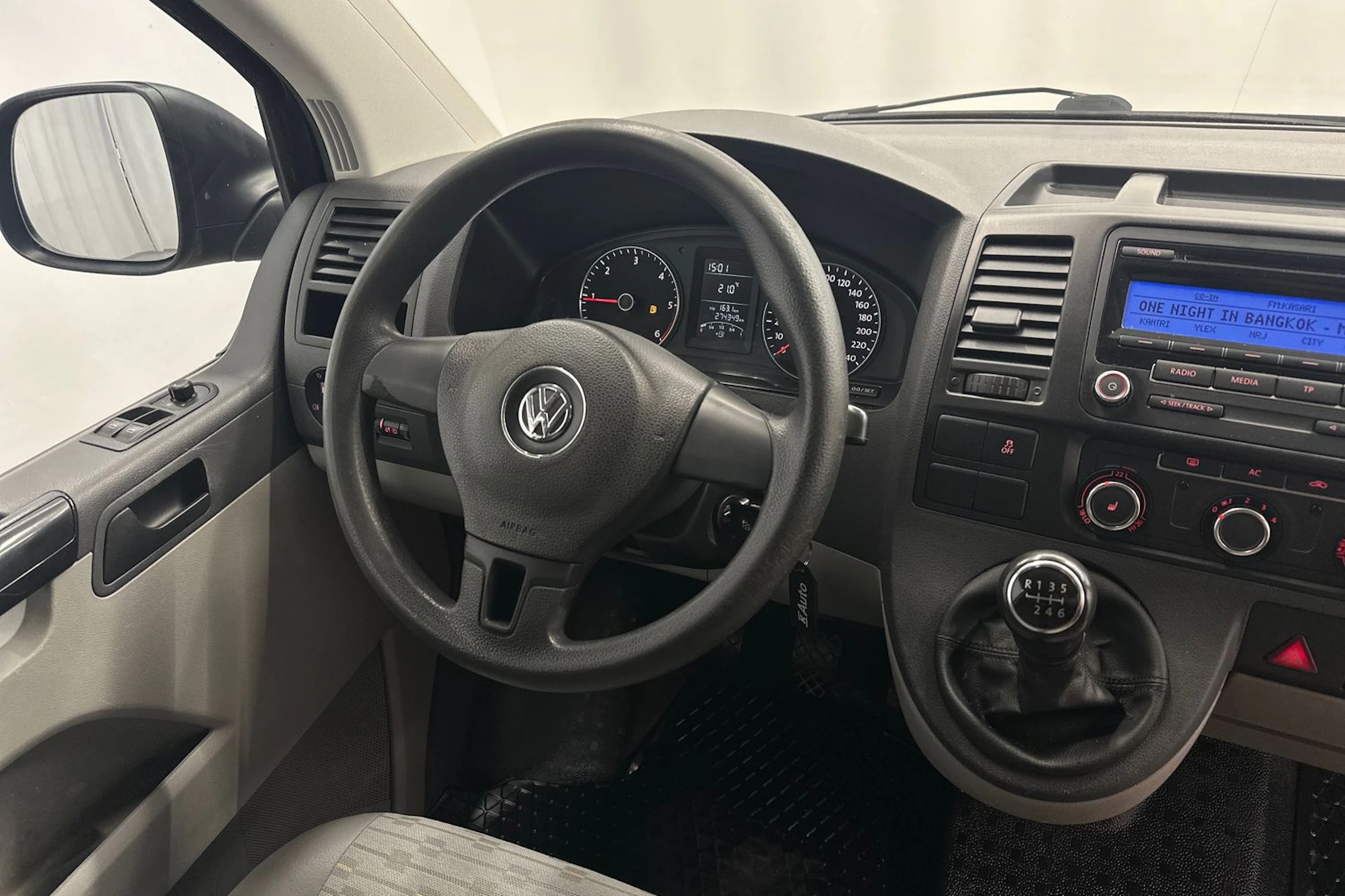 musta Volkswagen Transporter 2010 kuva 10.