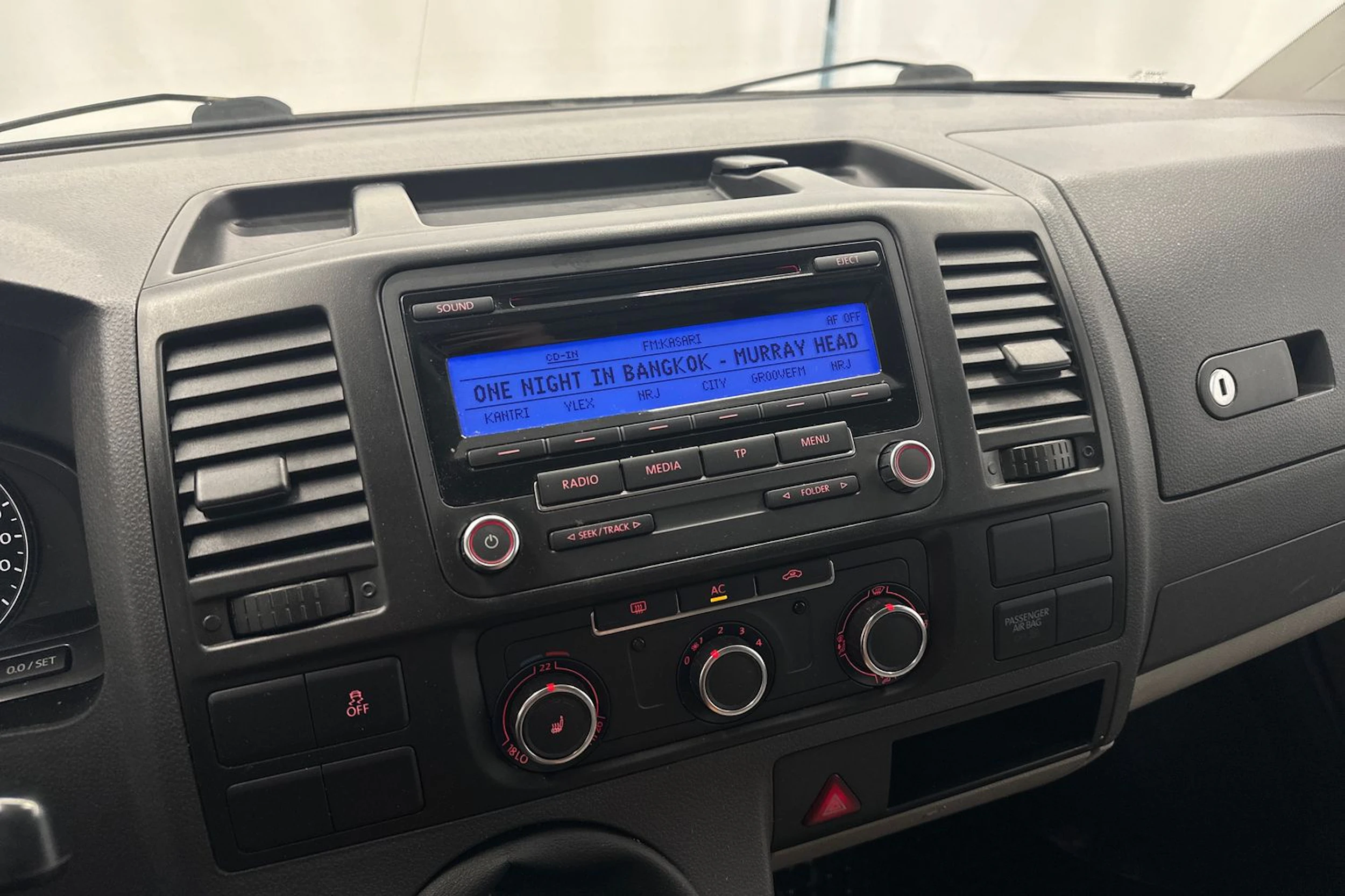 musta Volkswagen Transporter 2010 kuva 13.