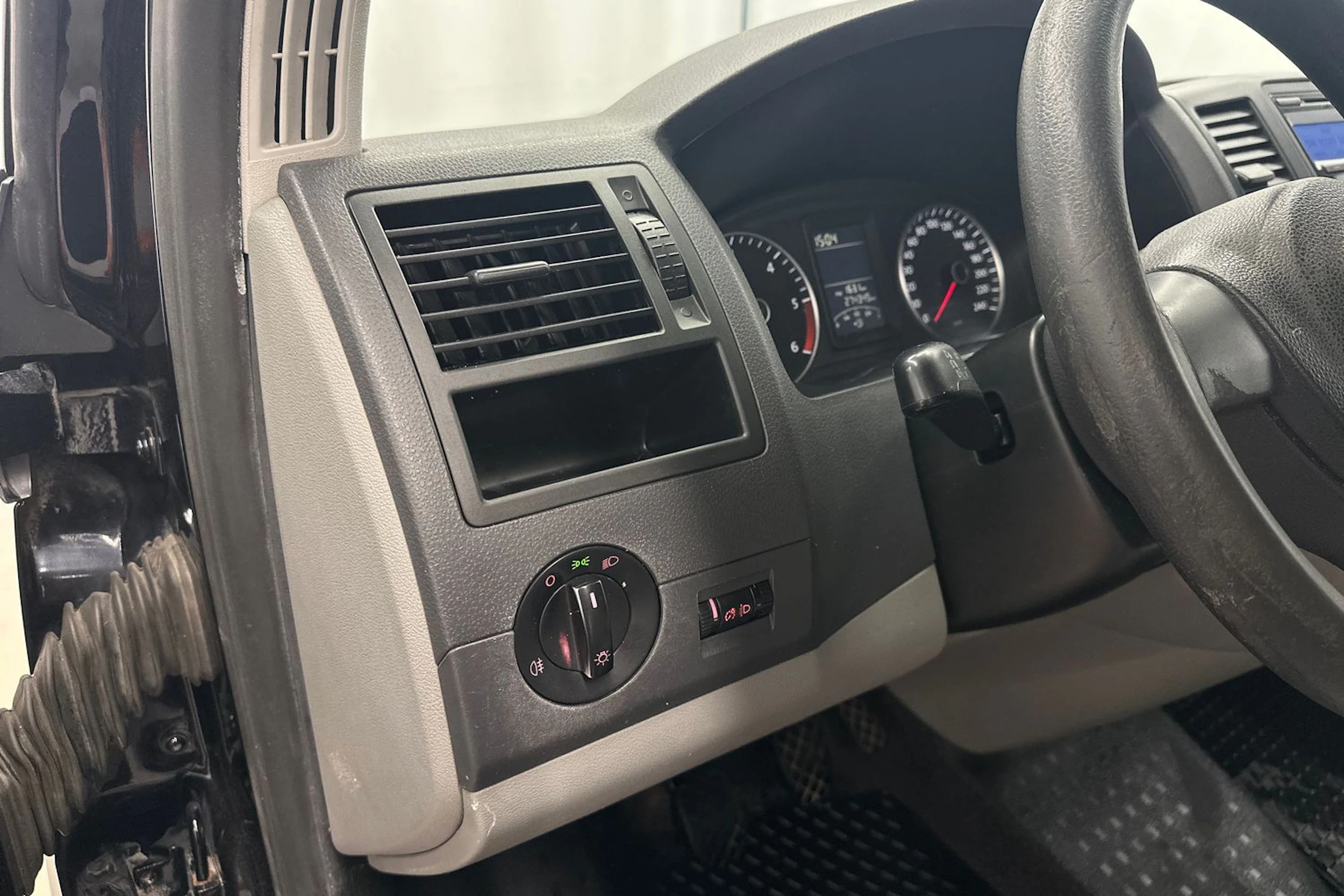 musta Volkswagen Transporter 2010 kuva 17.