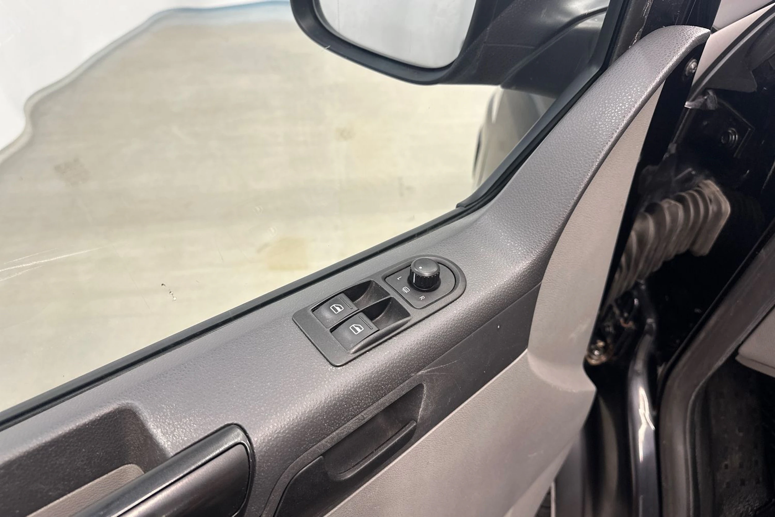 musta Volkswagen Transporter 2010 kuva 18.