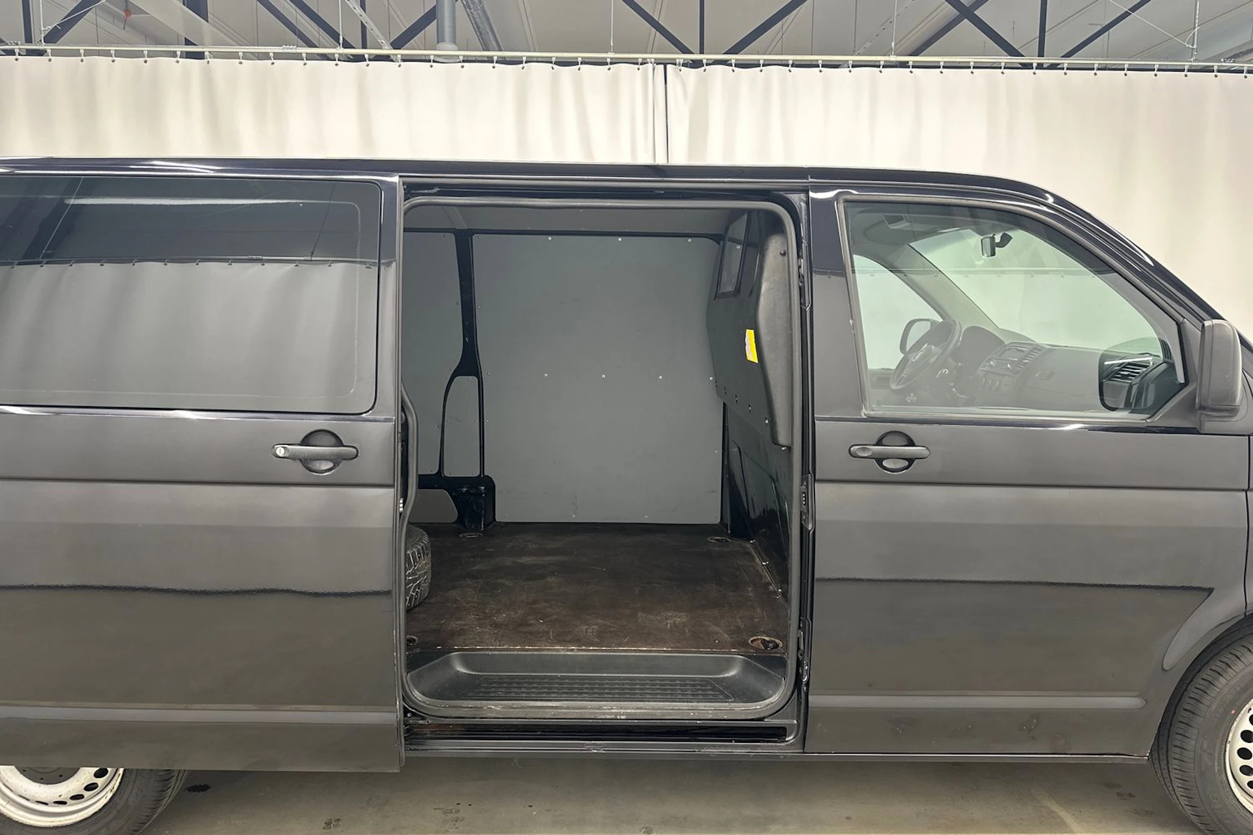 musta Volkswagen Transporter 2010 kuva 19.
