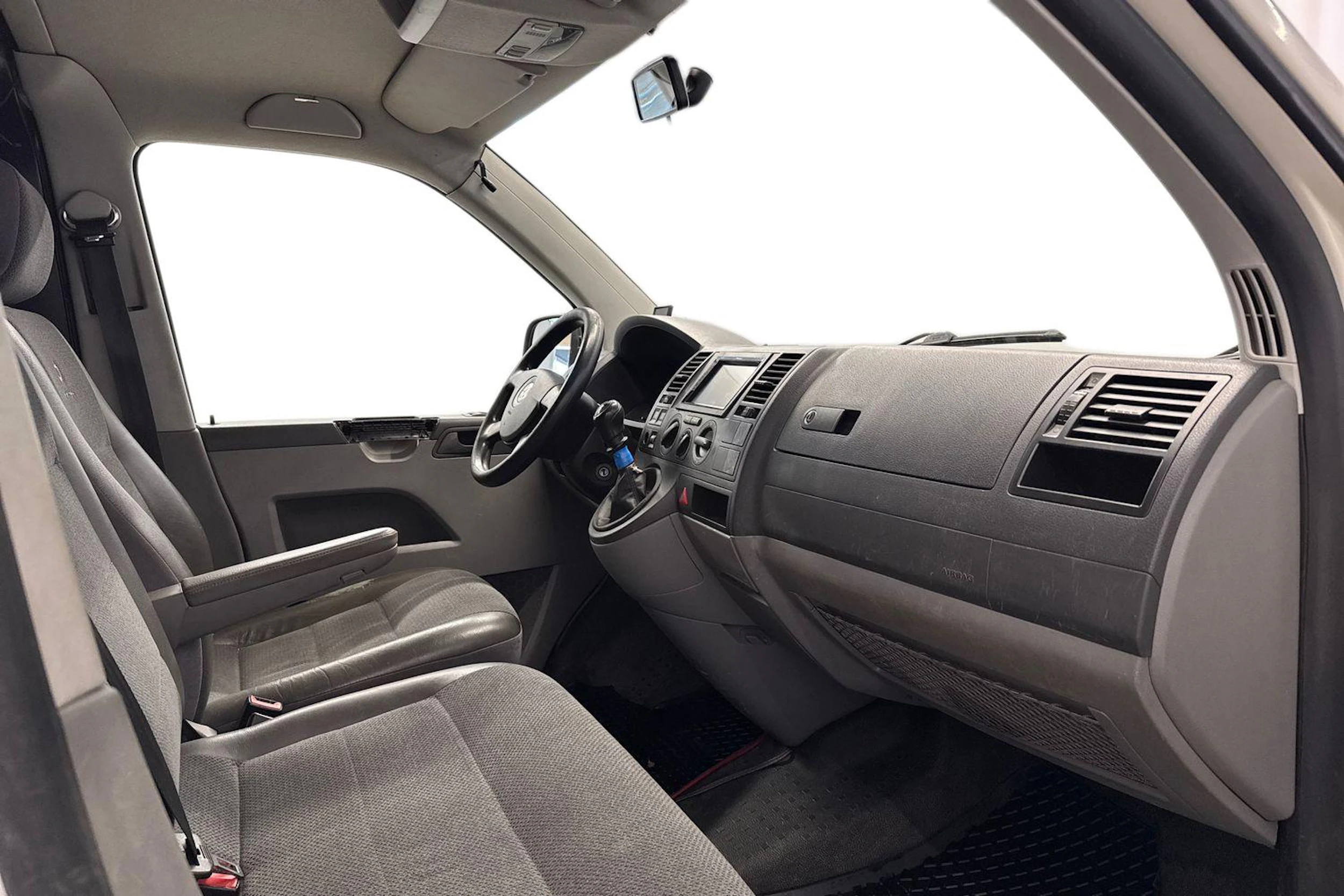 valkoinen Volkswagen Transporter 2010 kuva 9.