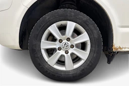 valkoinen Volkswagen Transporter 2010 kuva 12.