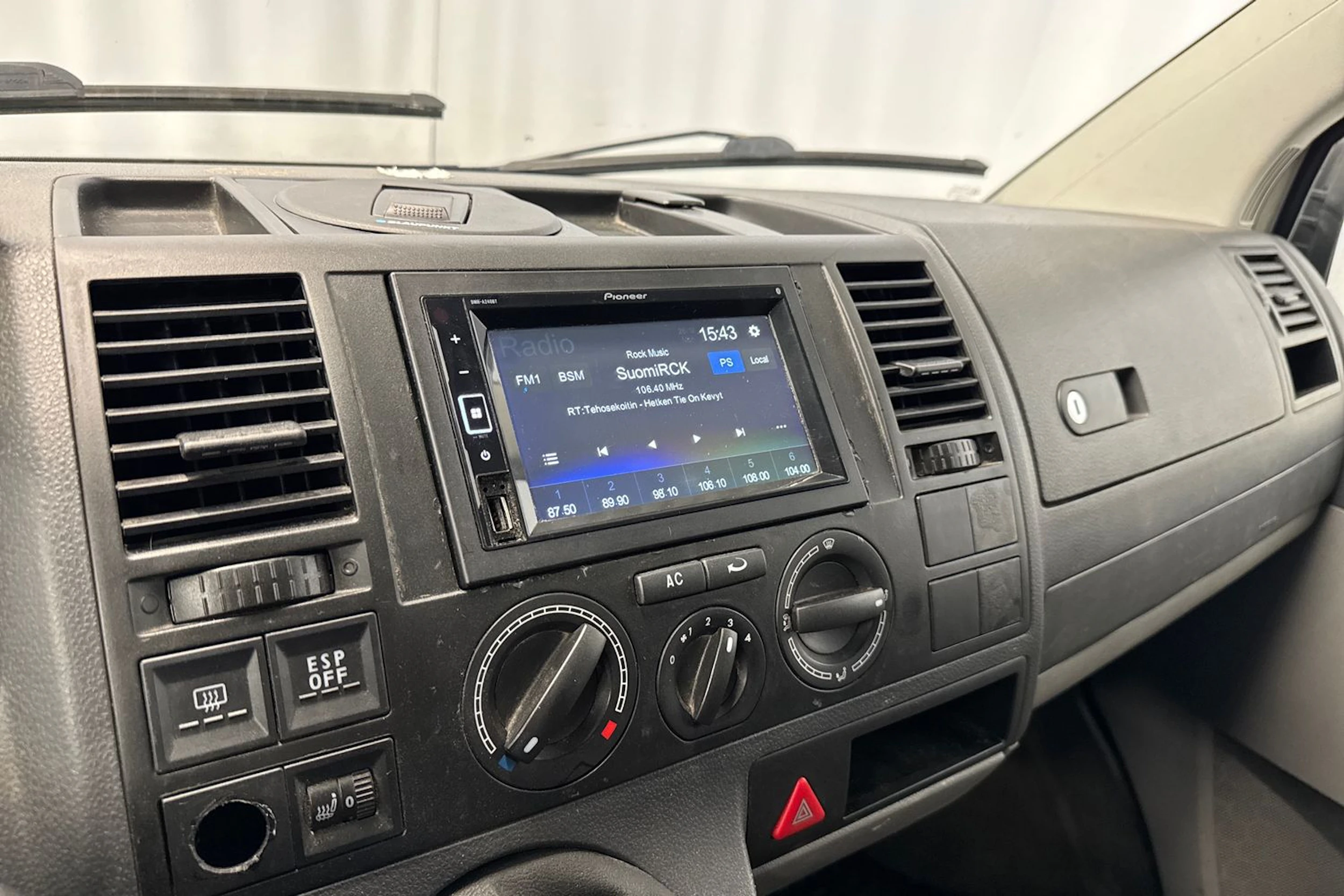 valkoinen Volkswagen Transporter 2010 kuva 15.