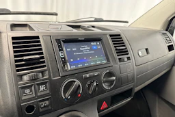 valkoinen Volkswagen Transporter 2010 kuva 15.