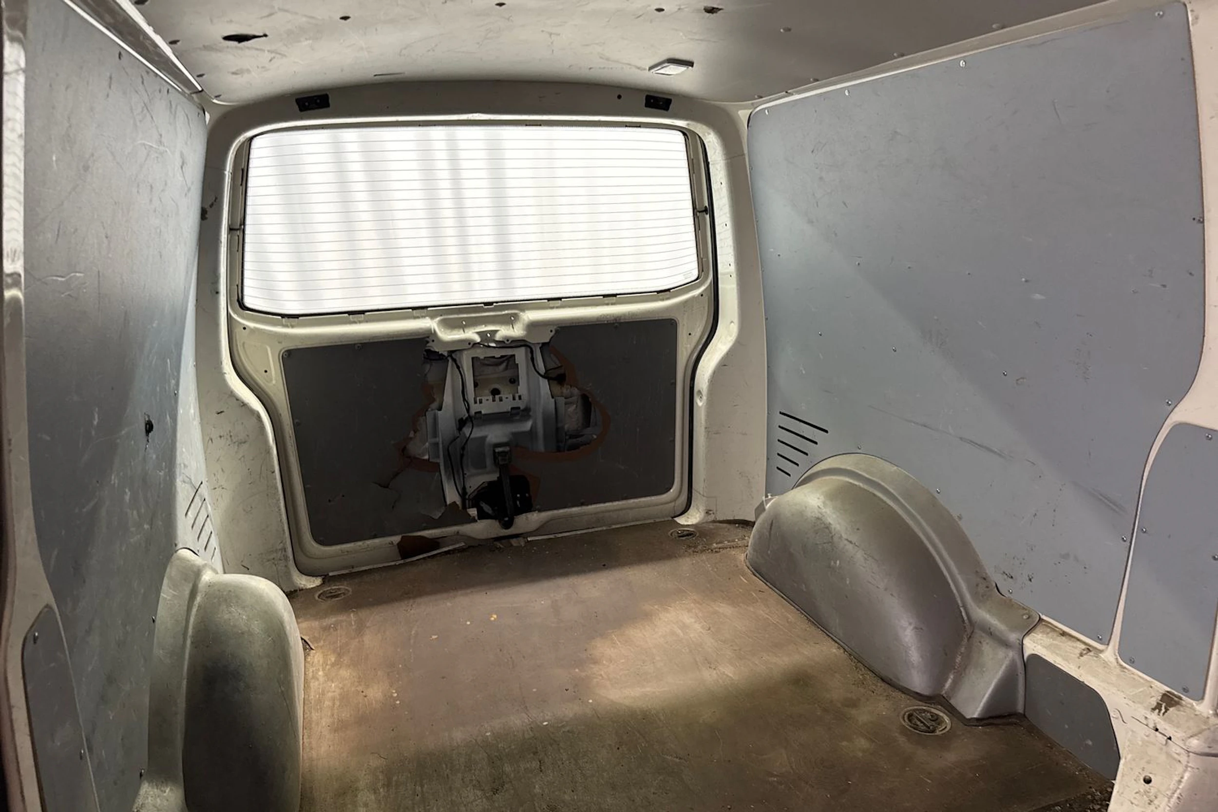 valkoinen Volkswagen Transporter 2010 kuva 21.