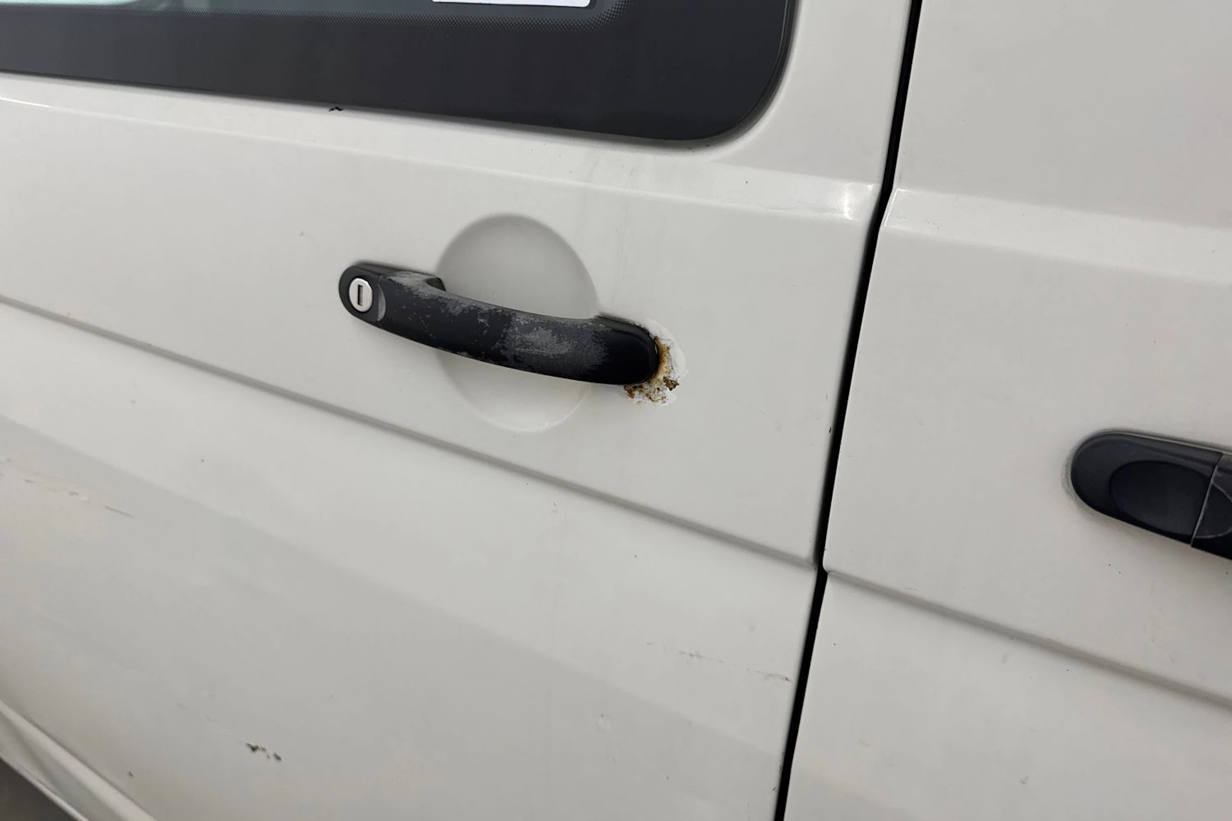 valkoinen Volkswagen Transporter 2010 kuva 28.