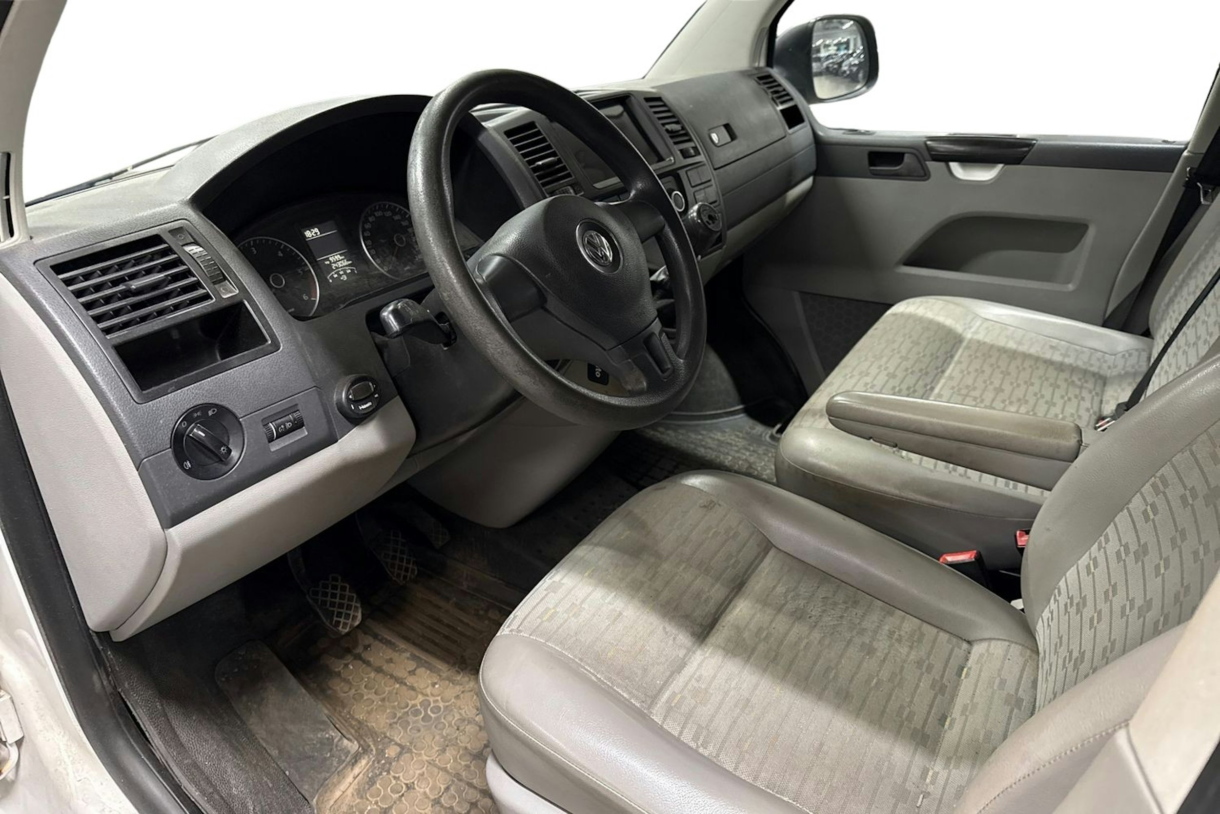 valkoinen Volkswagen Transporter 2010 kuva 3.