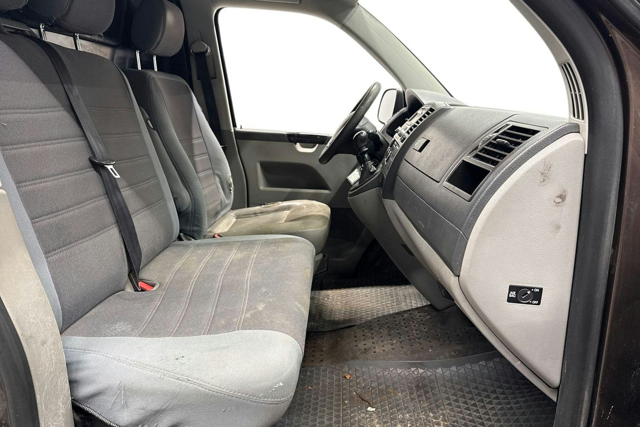 ruskea (beige) Volkswagen Transporter 2010 kuva 8.