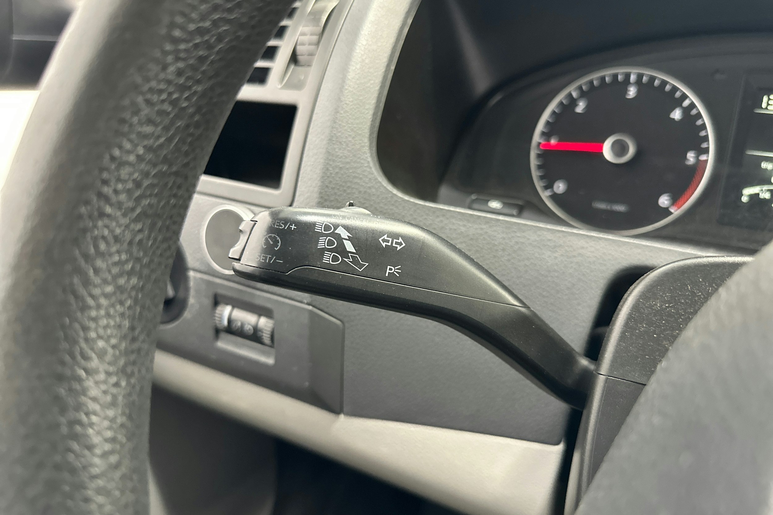 harmaa Volkswagen Transporter 2010 kuva 12.