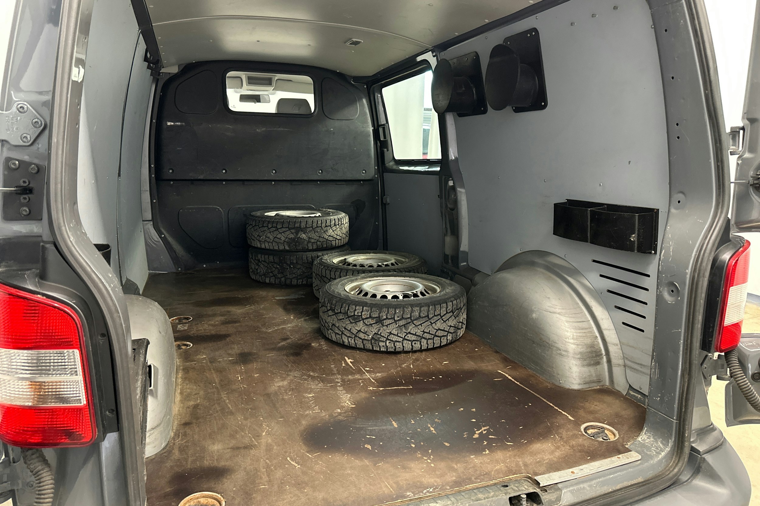 harmaa Volkswagen Transporter 2010 kuva 15.