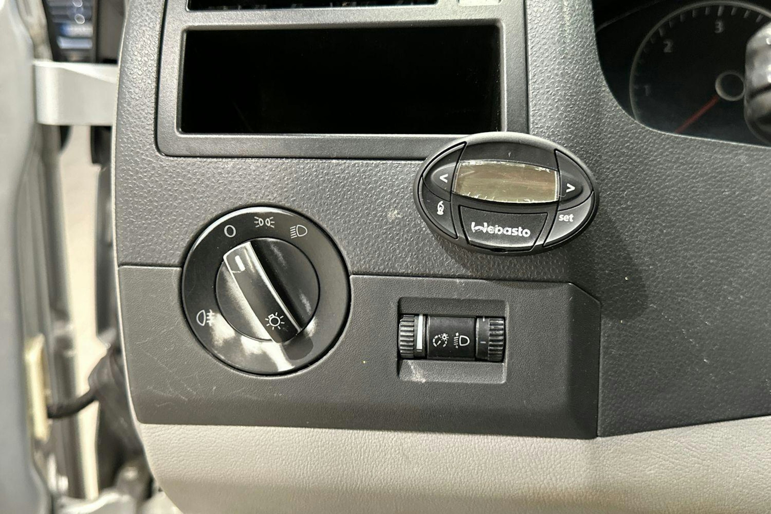 harmaa Volkswagen Transporter 2010 kuva 11.