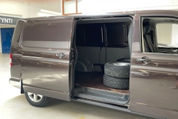 ruskea (beige) Volkswagen Transporter 2010 kuva 12.