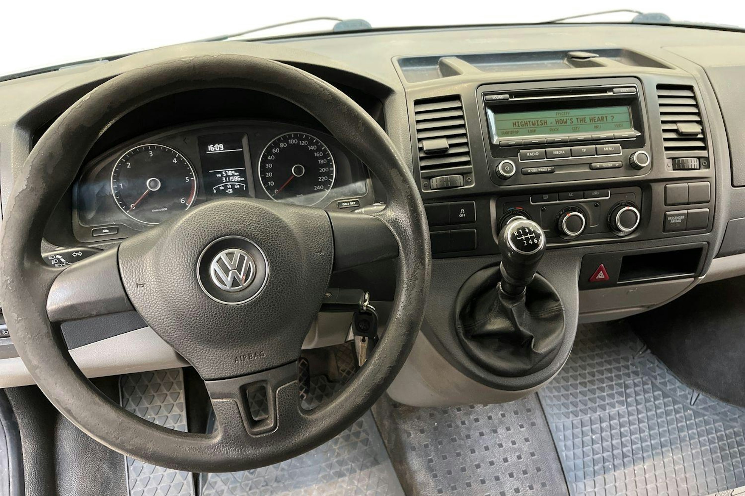 valkoinen Volkswagen Transporter 2010 kuva 7.