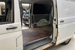 valkoinen Volkswagen Transporter 2010 kuva 13.