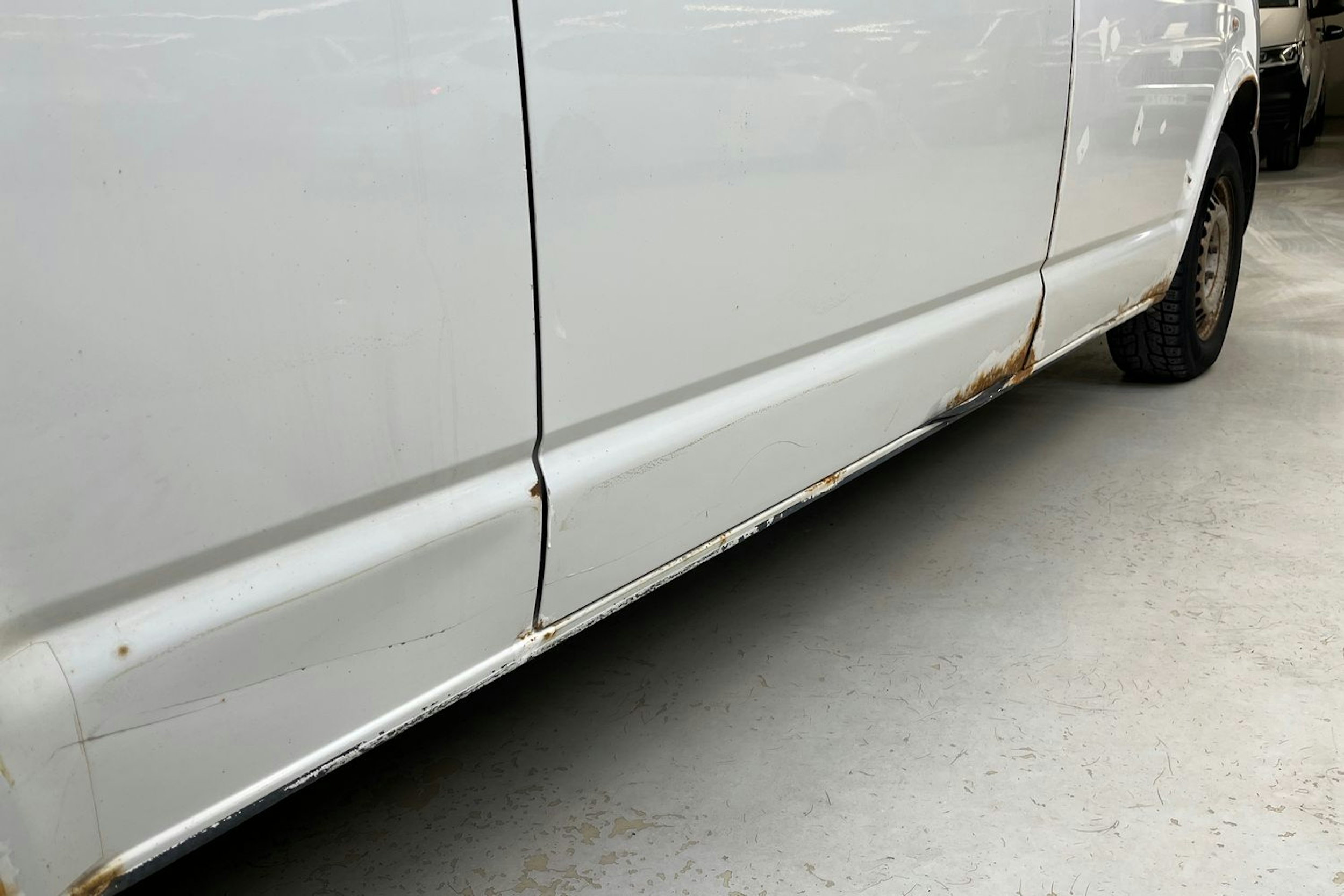 valkoinen Volkswagen Transporter 2010 kuva 27.