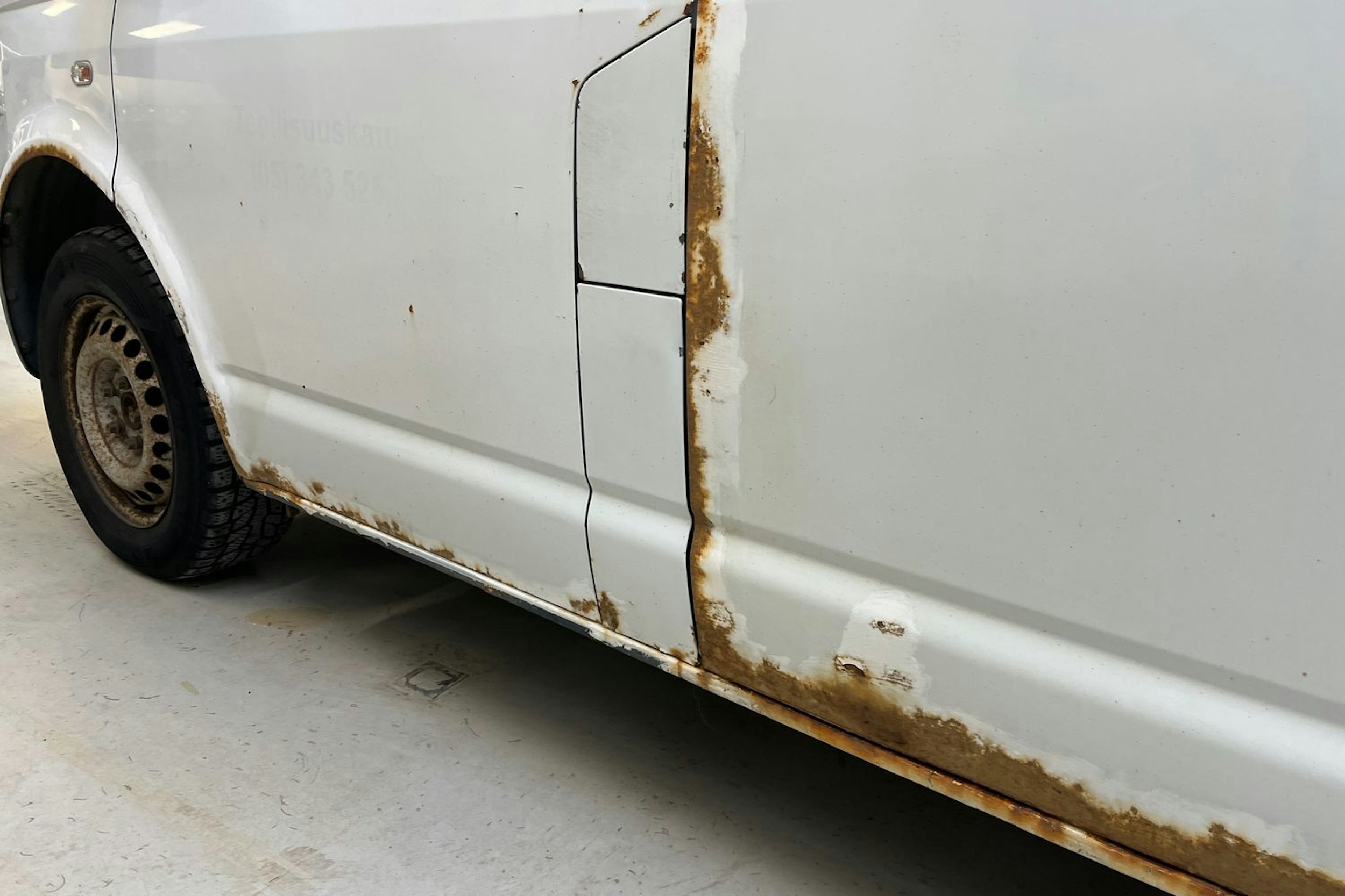 valkoinen Volkswagen Transporter 2010 kuva 31.