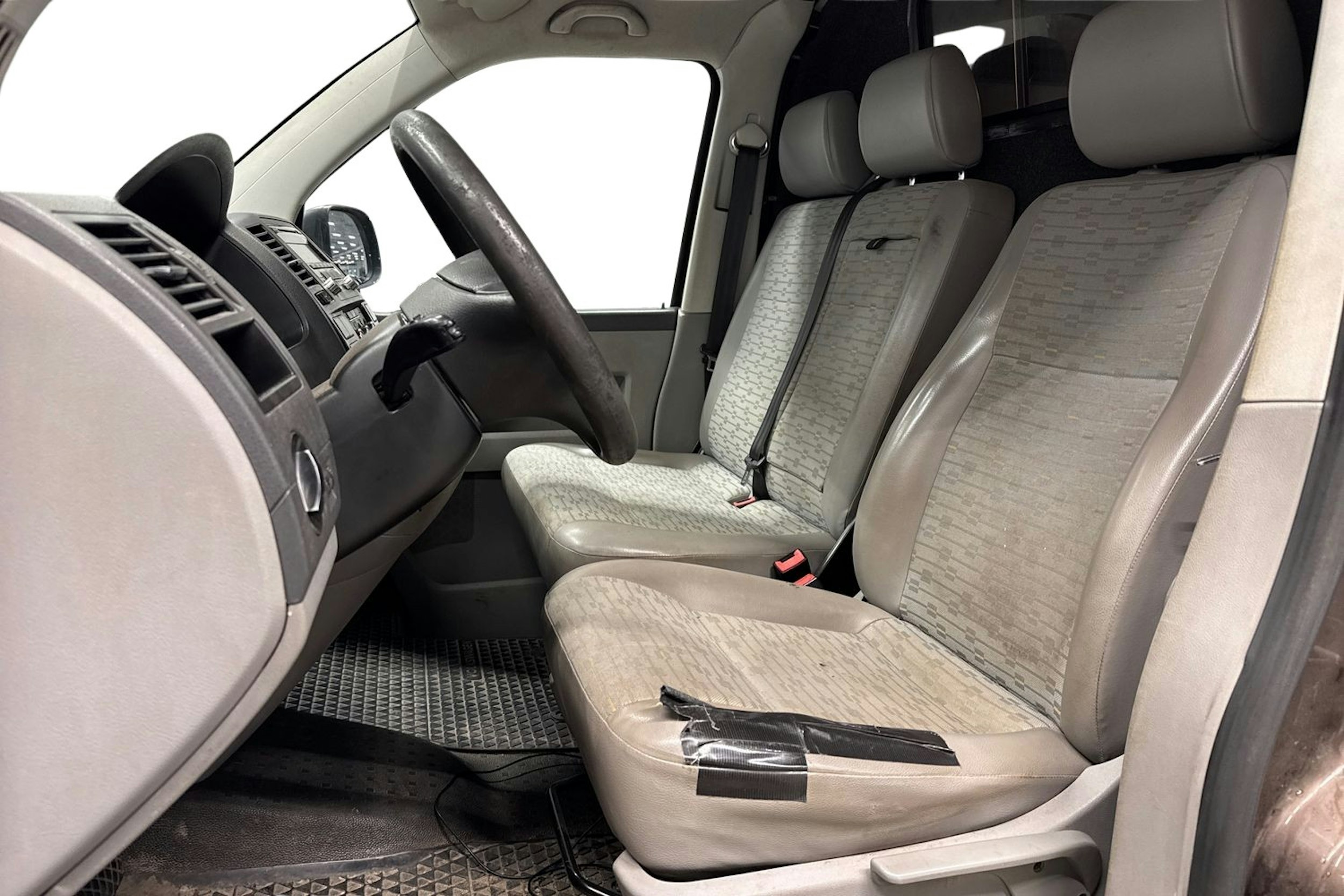 ruskea (beige) Volkswagen Transporter 2010 kuva 8.