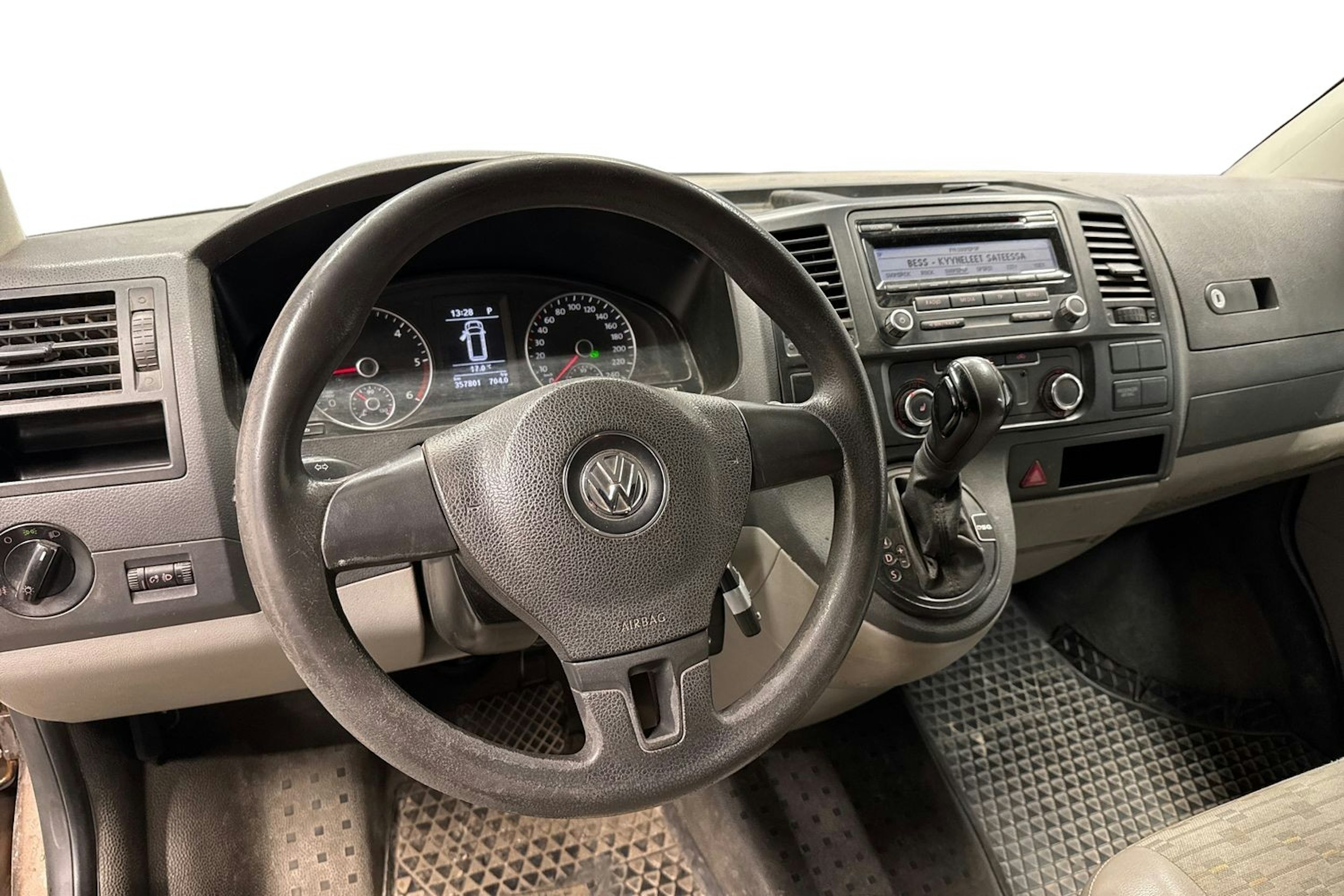 ruskea (beige) Volkswagen Transporter 2010 kuva 9.