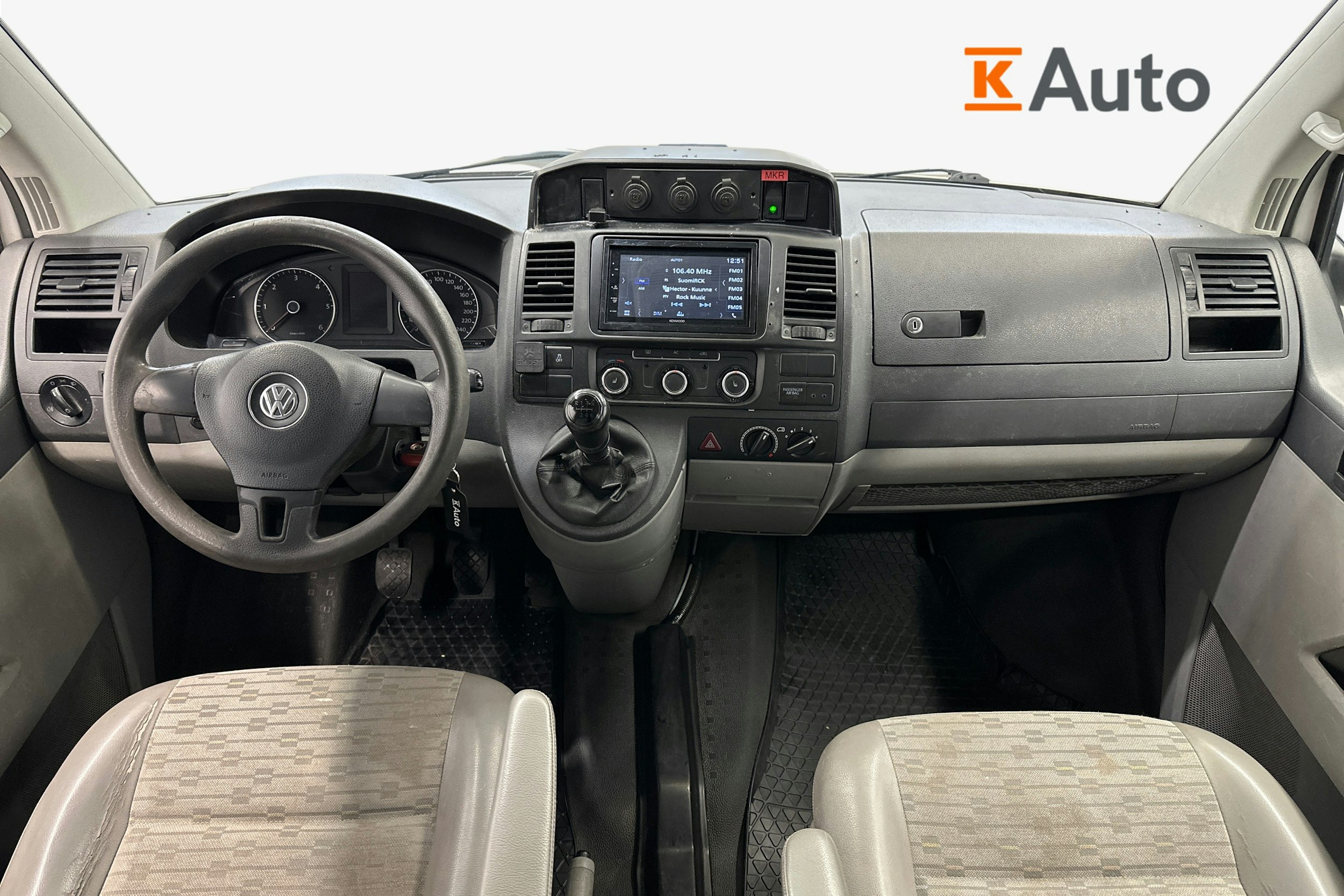 valkoinen Volkswagen Transporter 2010 kuva 9.