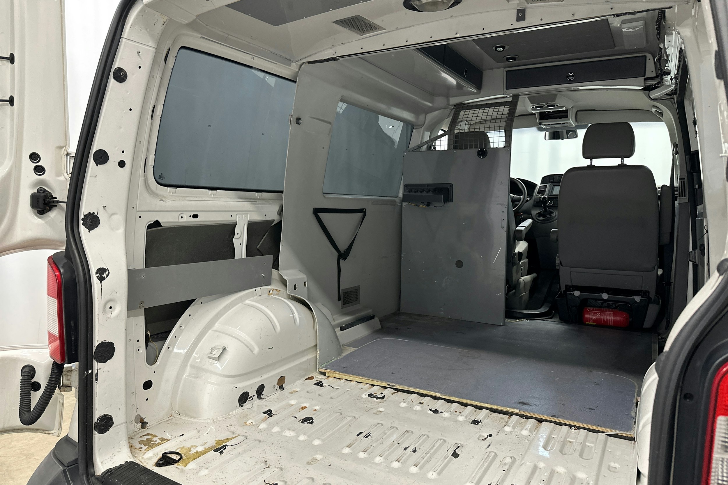 valkoinen Volkswagen Transporter 2010 kuva 11.